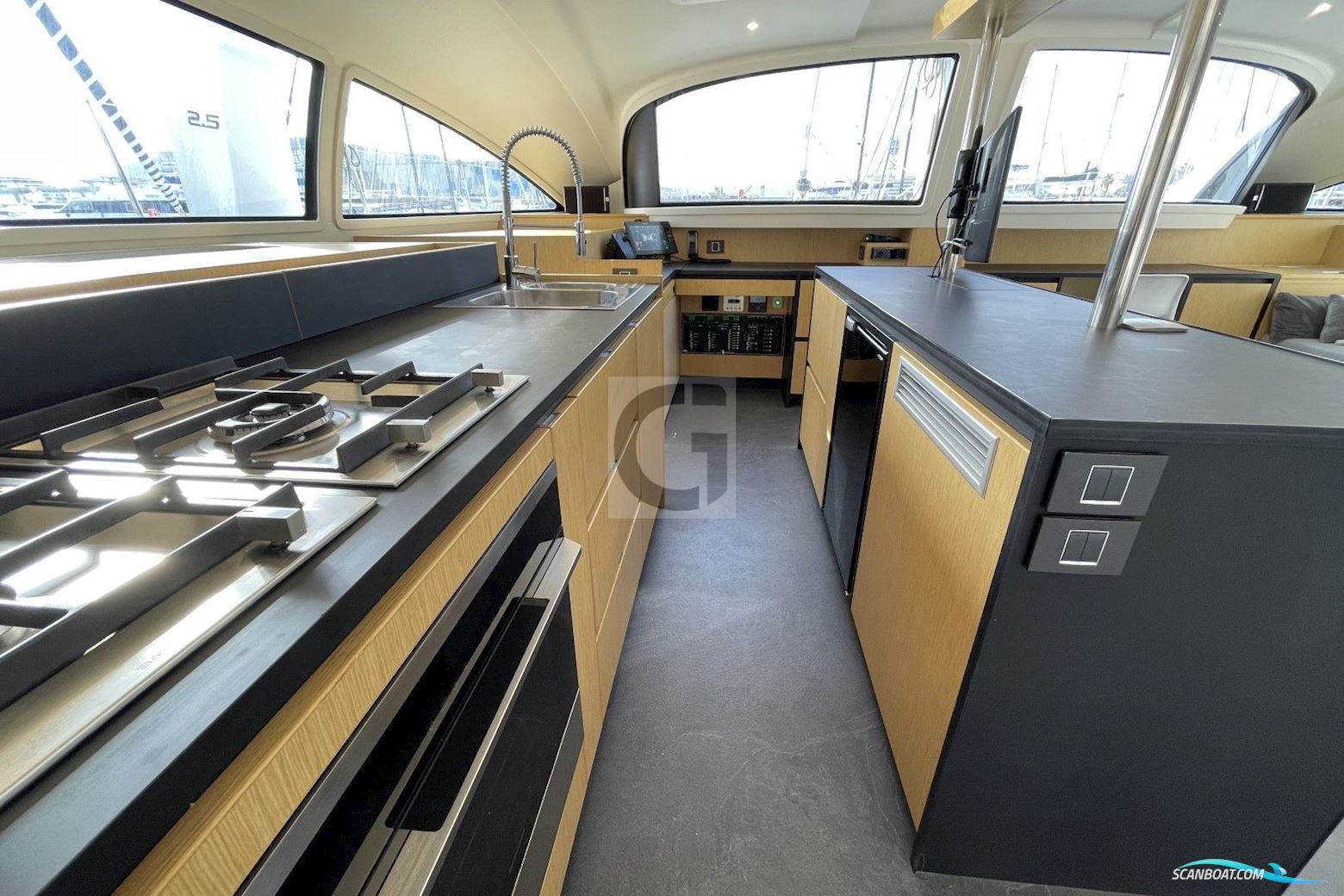 Ice Yachts Ice Cat 61