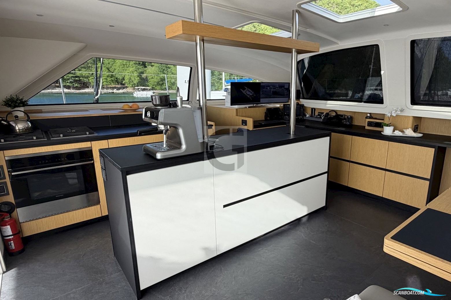 Ice Yachts Ice Cat 61