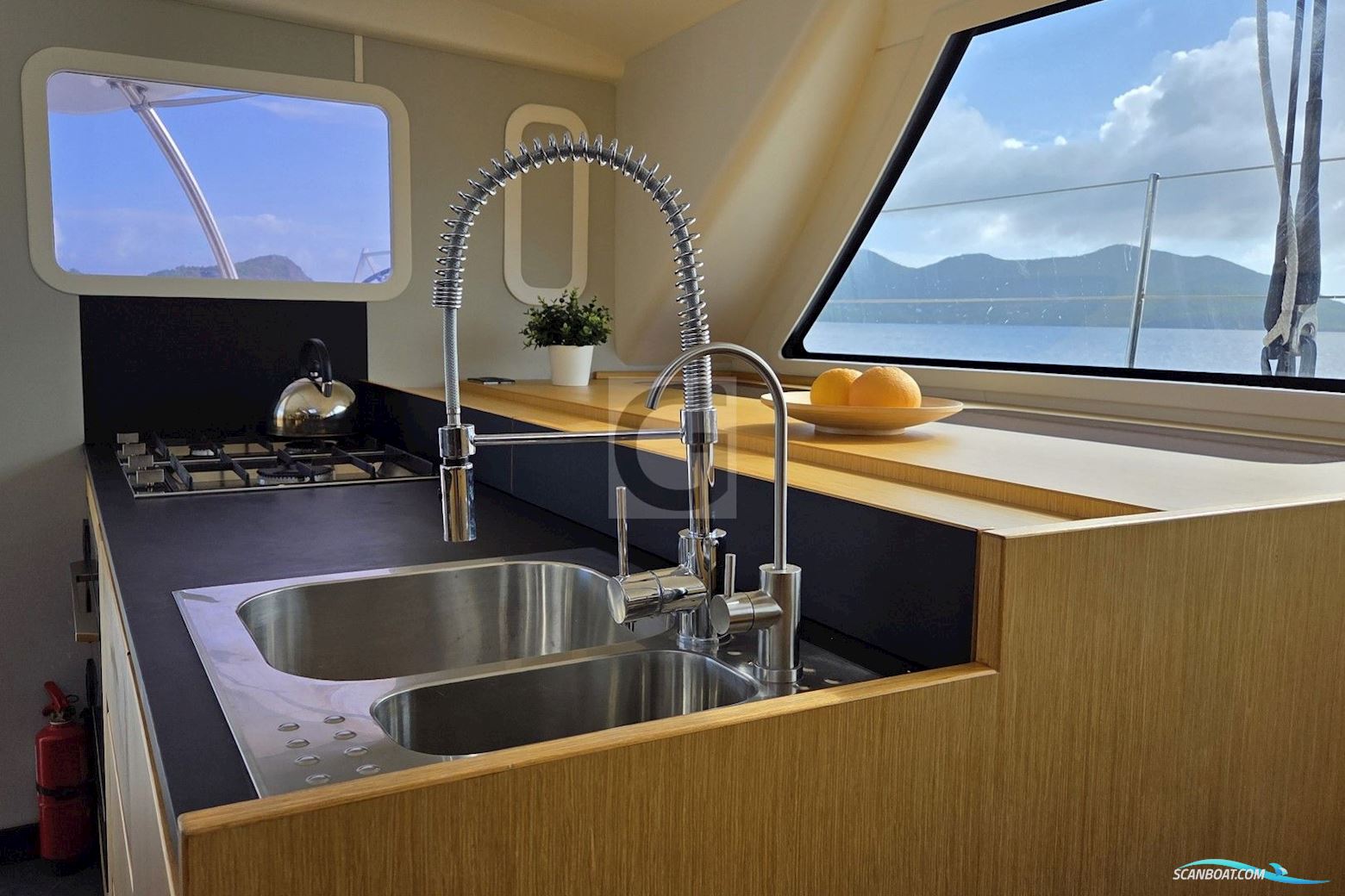 Ice Yachts Ice Cat 61