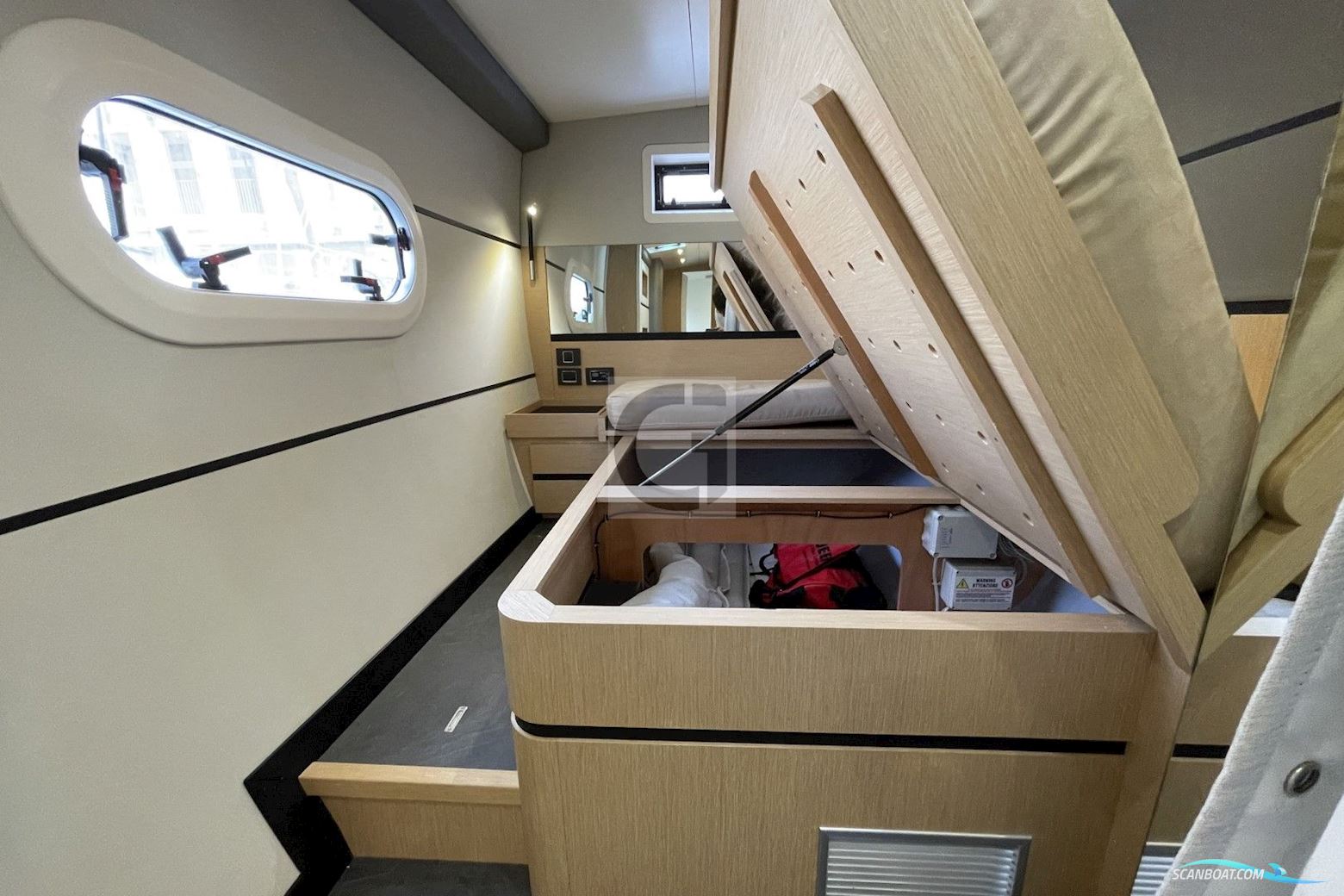 Ice Yachts Ice Cat 61