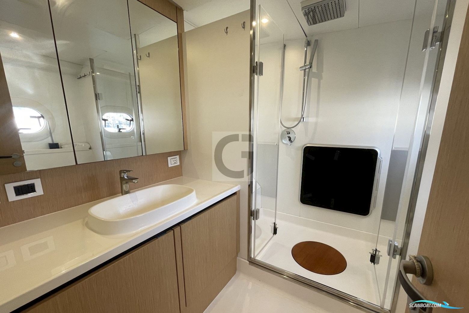 Ice Yachts Ice Cat 61