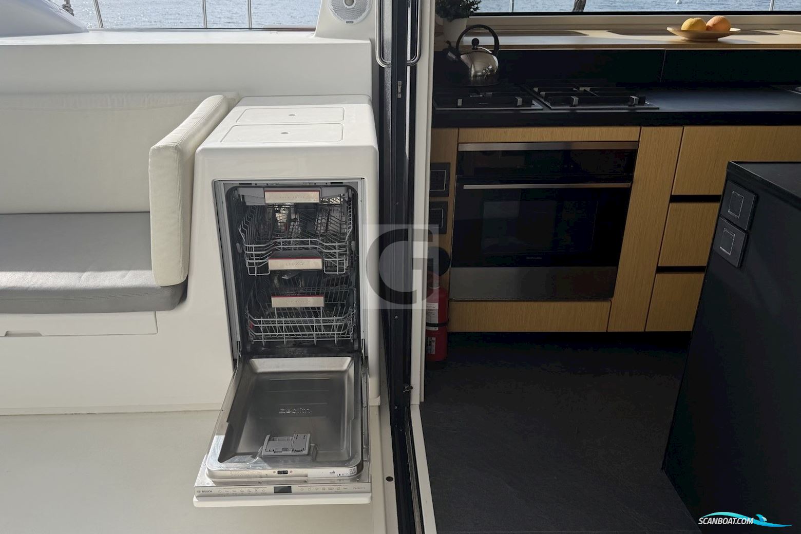 Ice Yachts Ice Cat 61