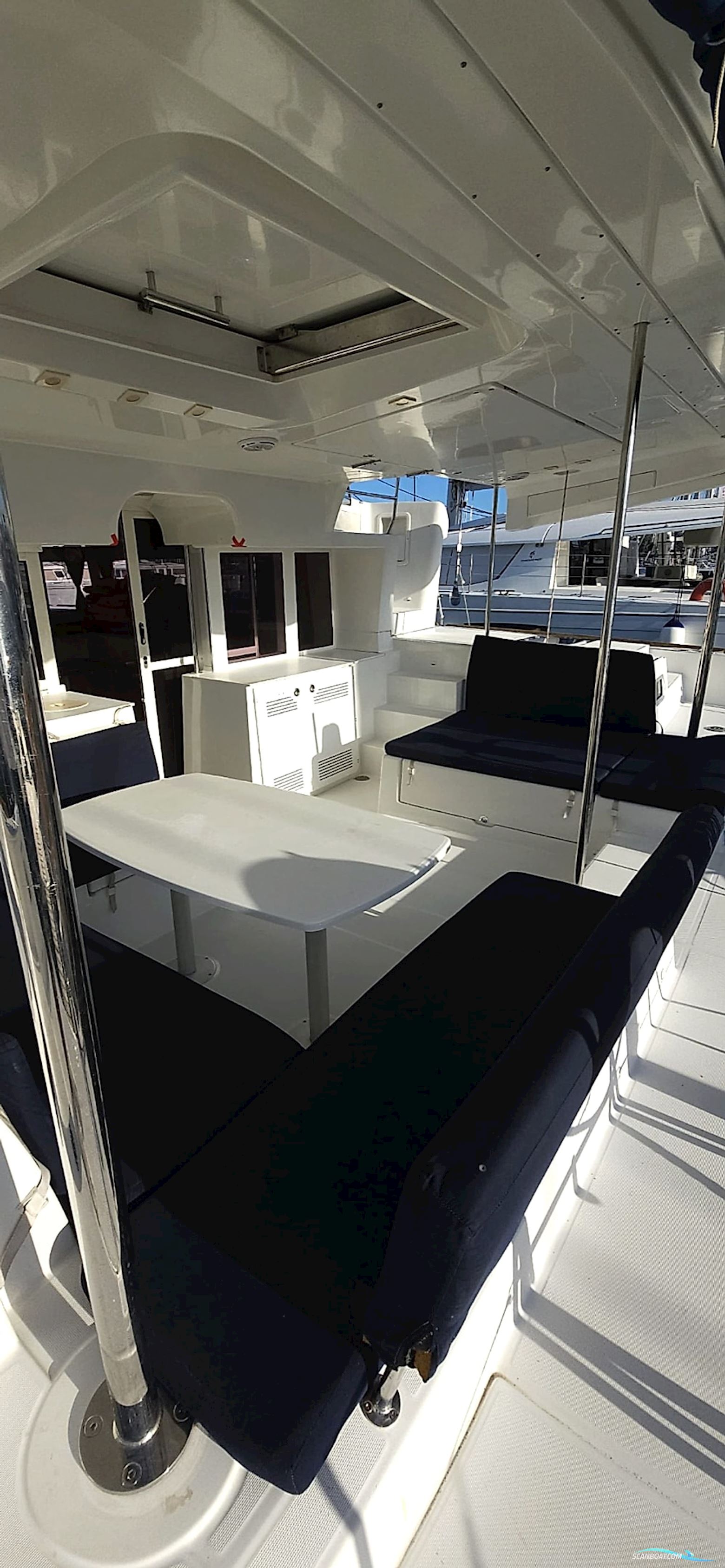 LAGOON  450
