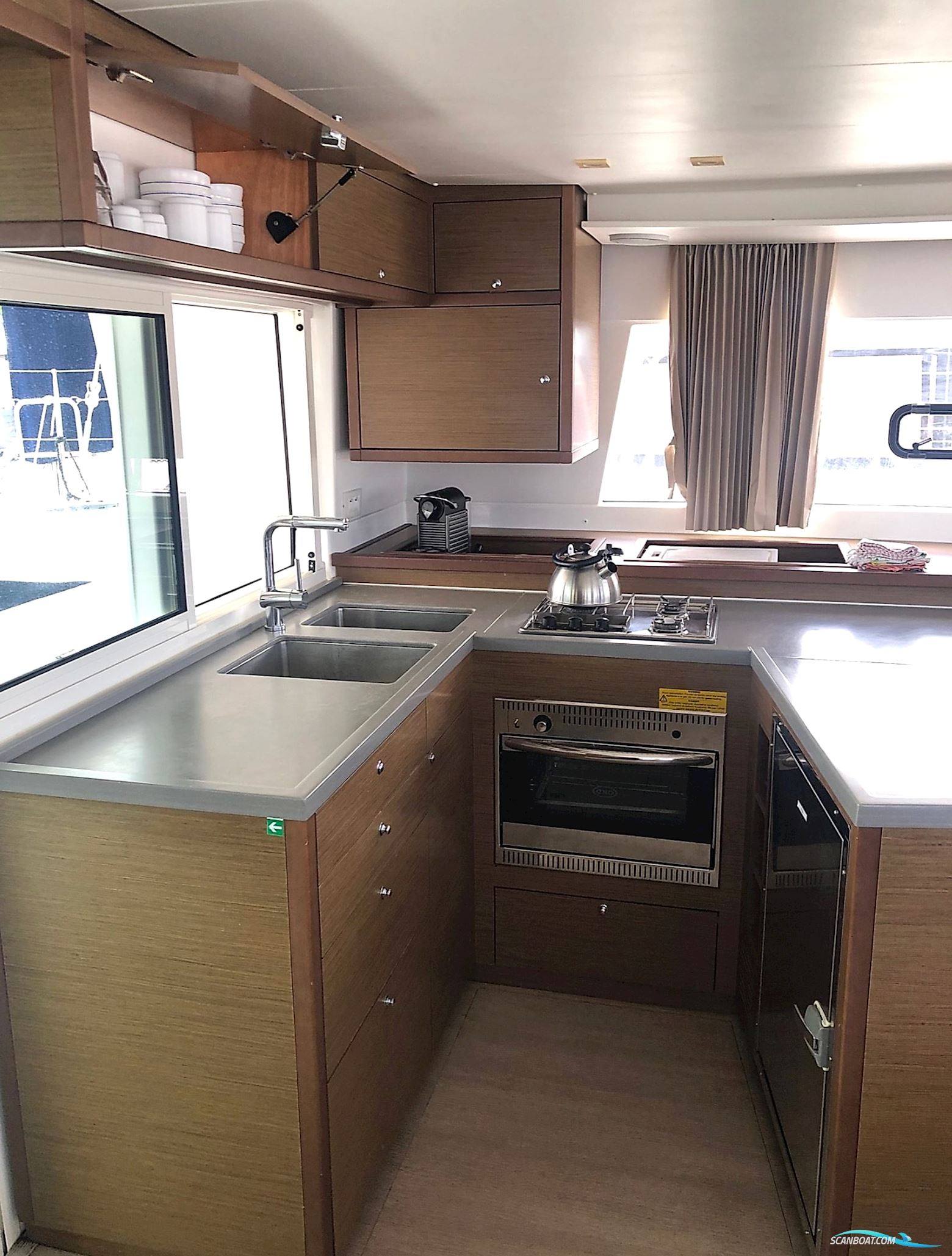 LAGOON  450