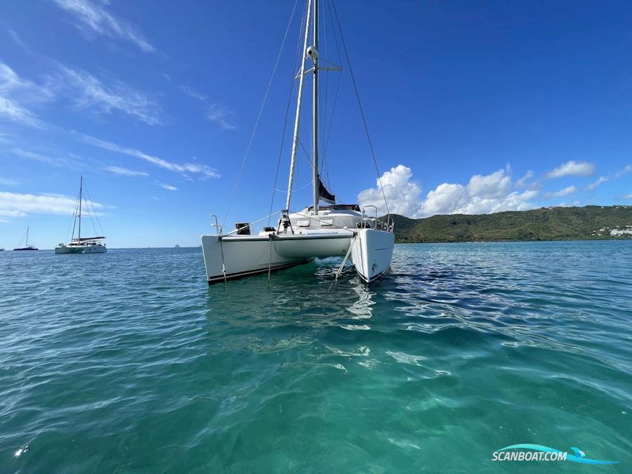 Lagoon 380 Flerskrogsbåd 2002, med Volvo MD2030 motor, Martinique