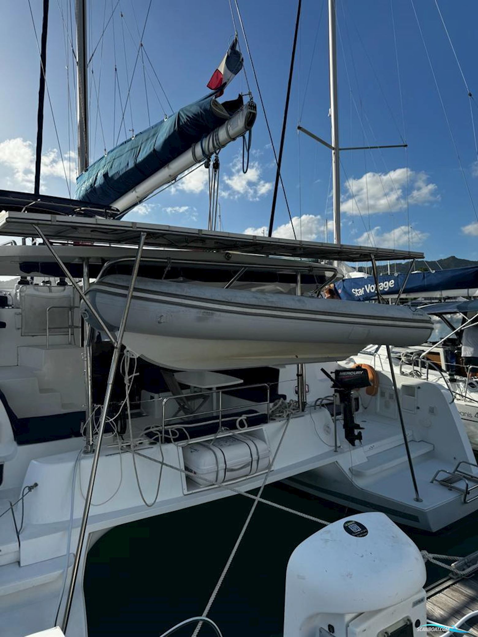 Lagoon 42