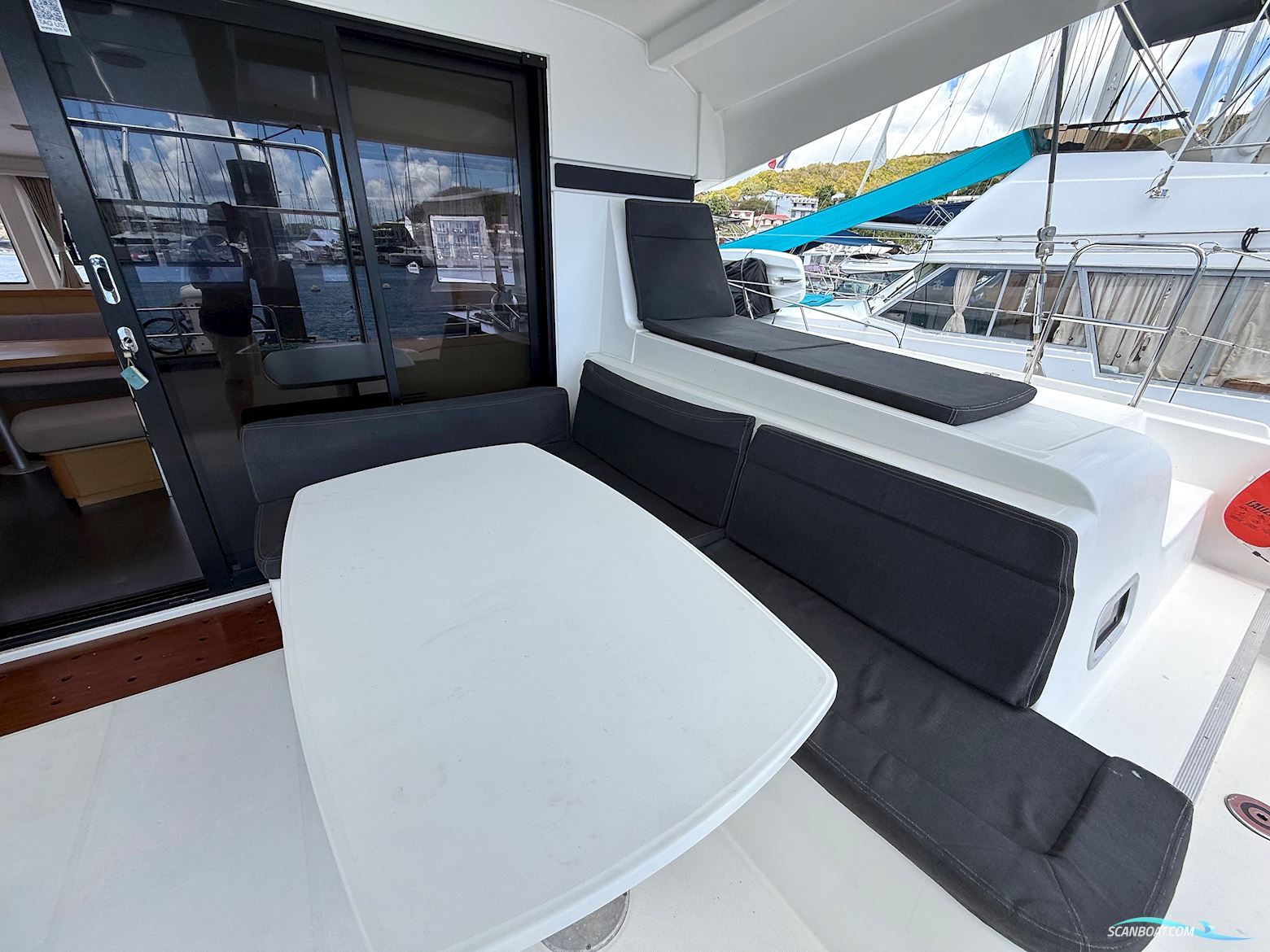 Lagoon 42
