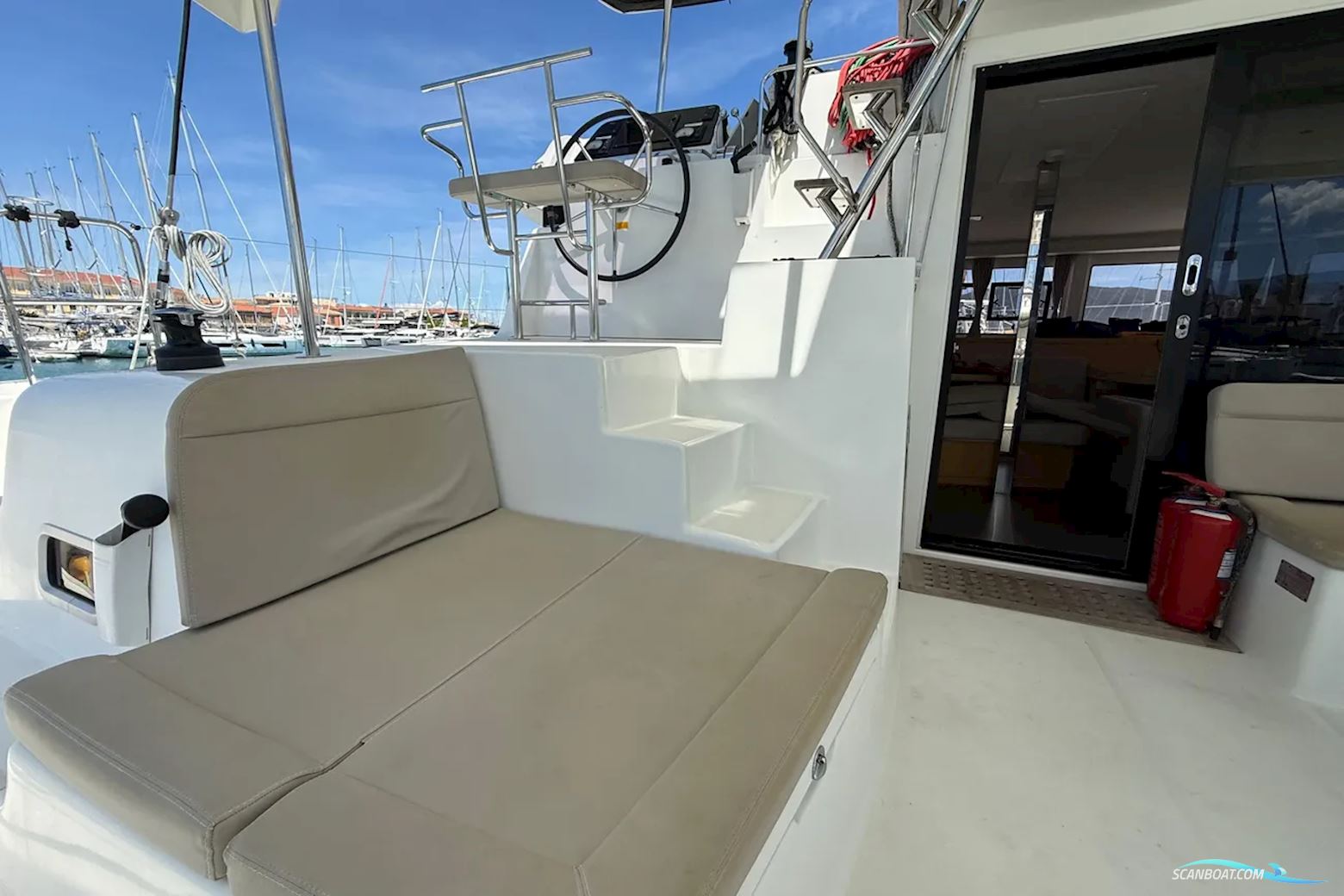 Lagoon 42