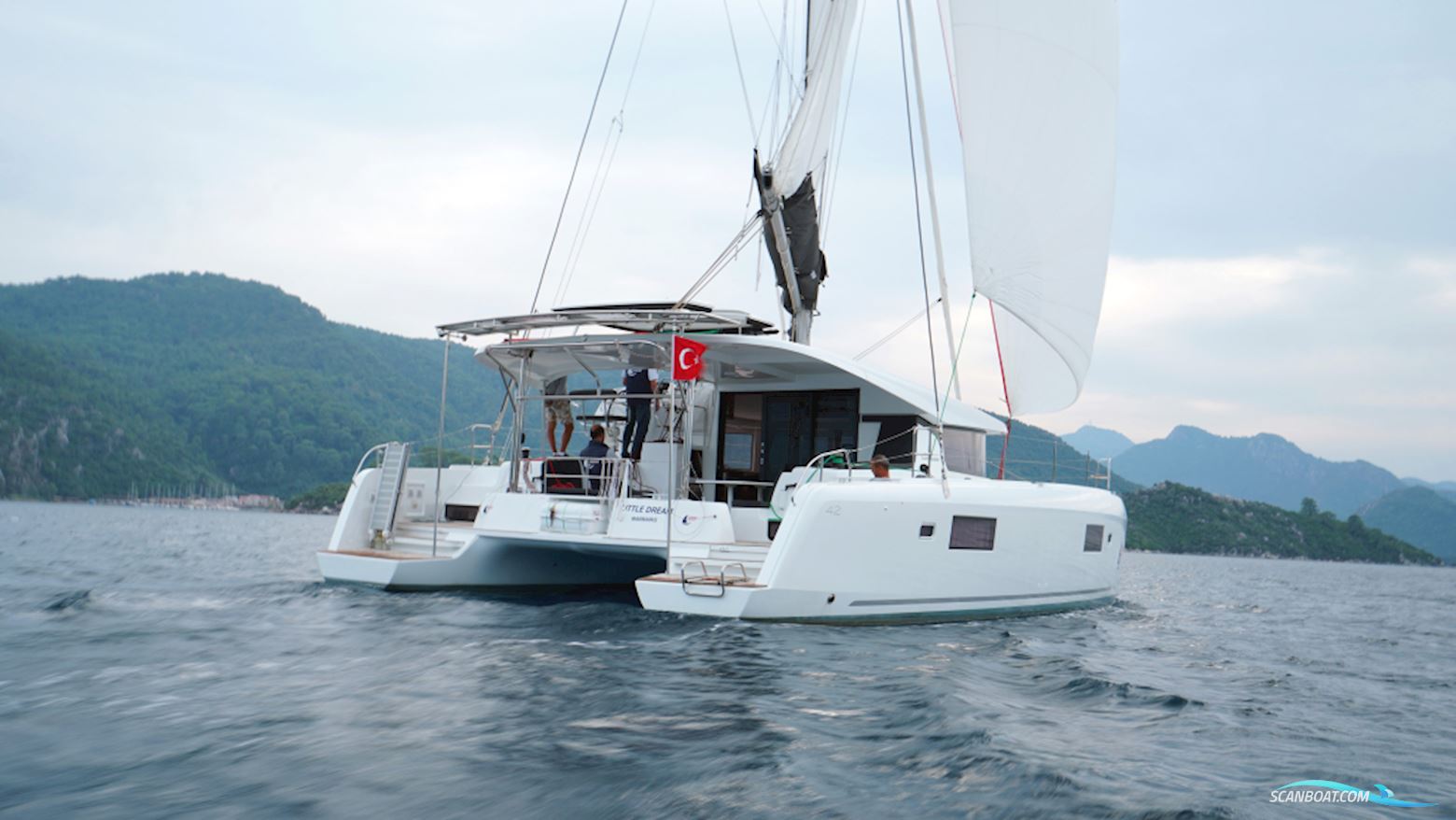 Lagoon 42