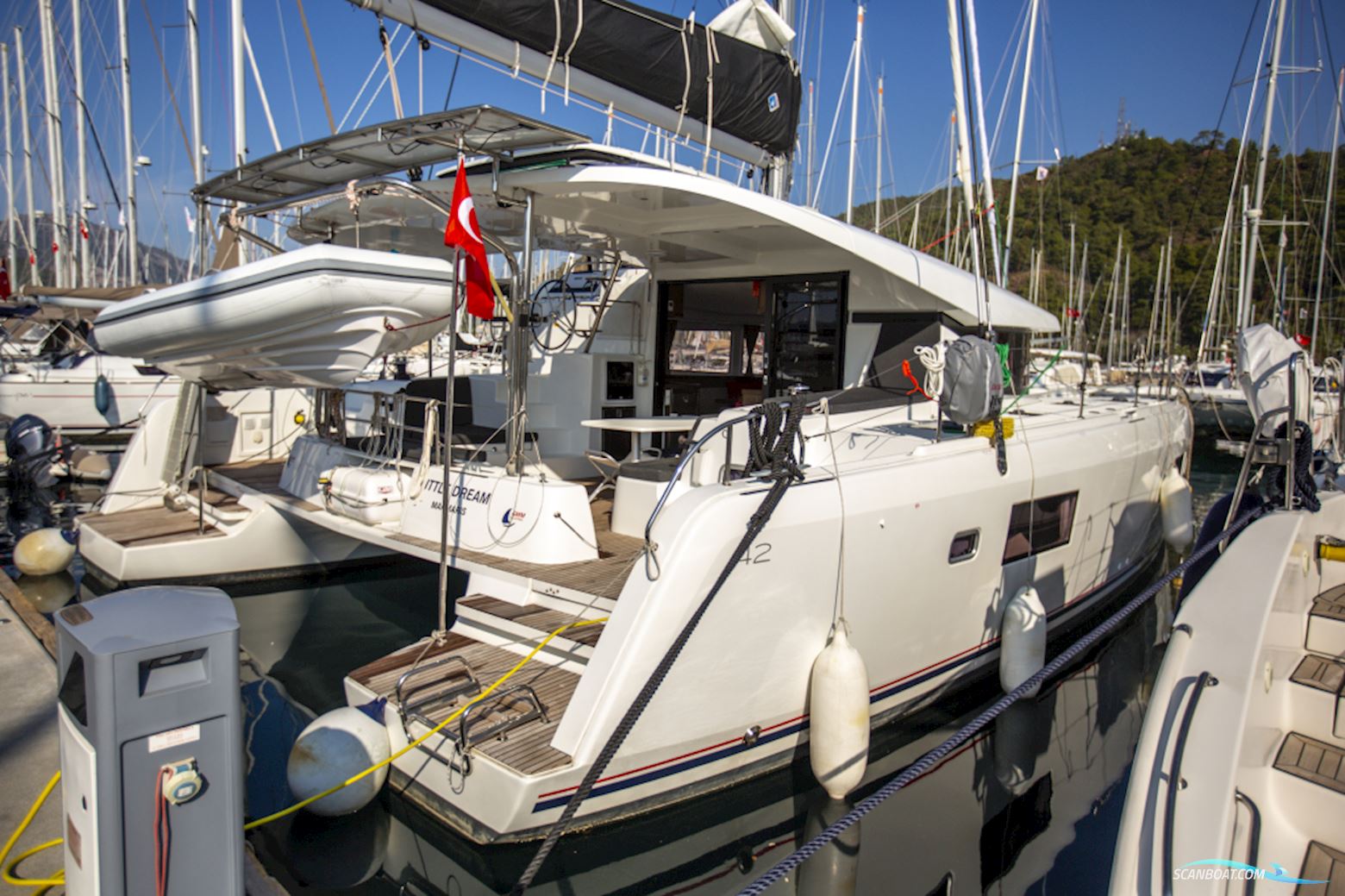 Lagoon 42