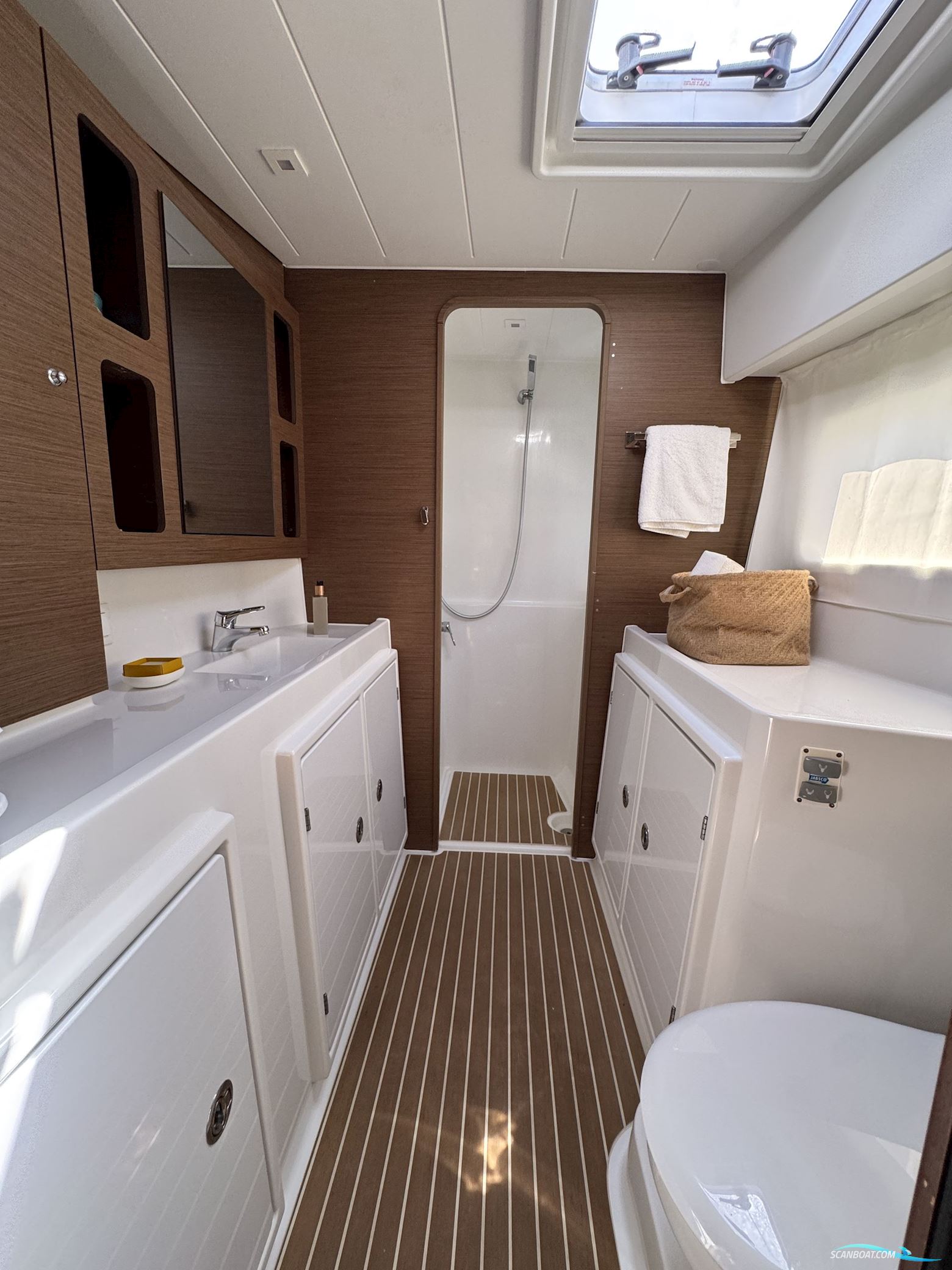 Lagoon 42