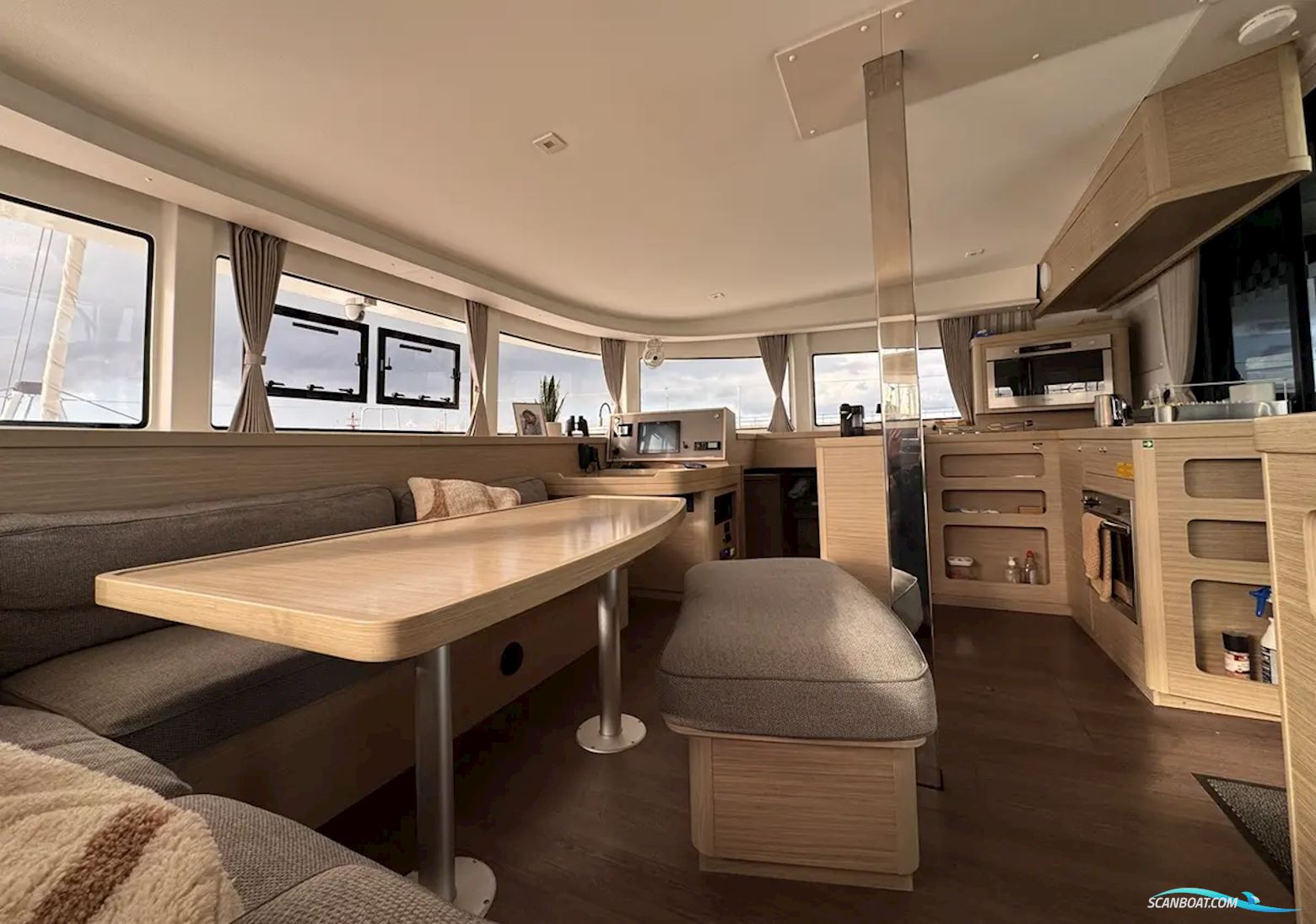Lagoon 42
