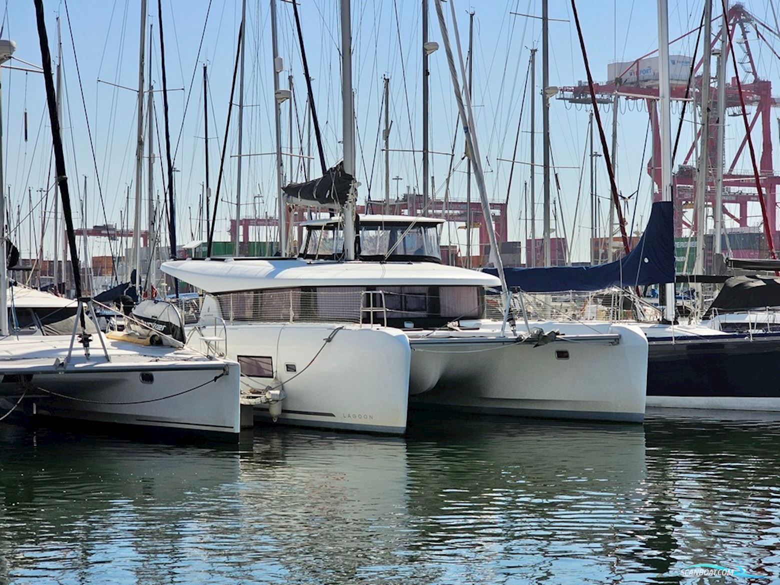Lagoon 42