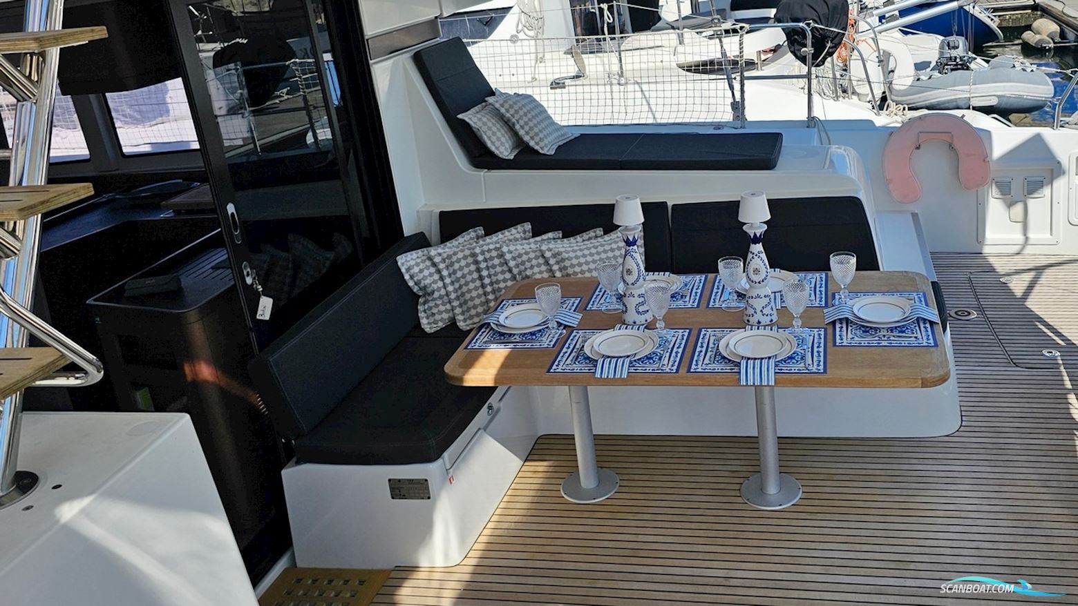 Lagoon 42