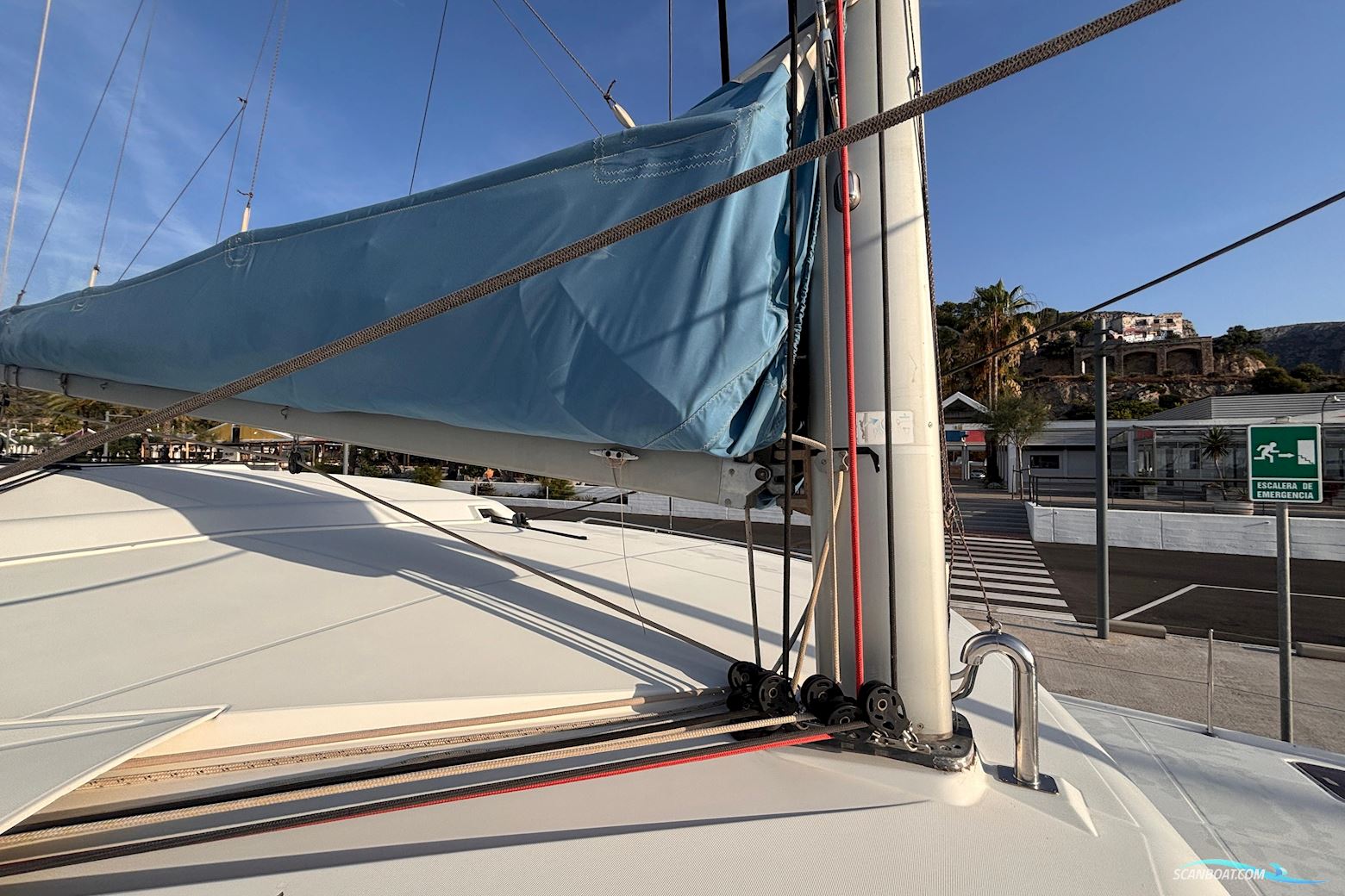 Lagoon 421