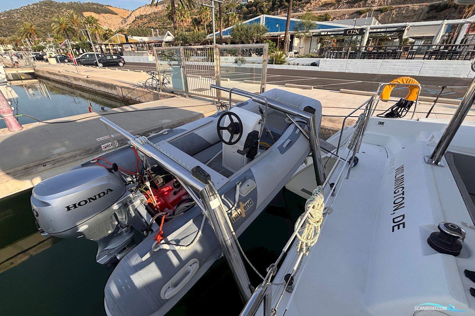 Lagoon 421
