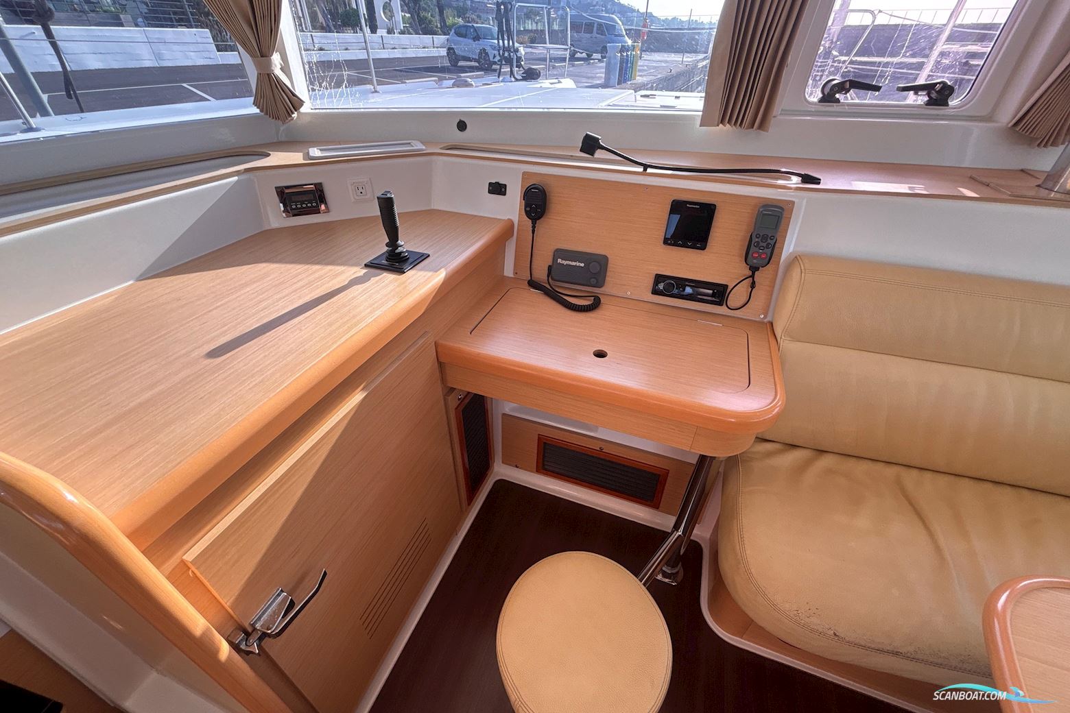 Lagoon 421