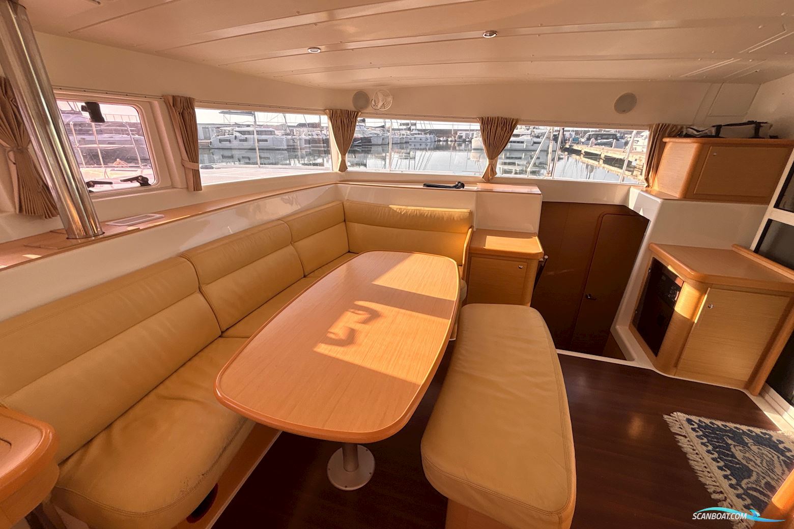 Lagoon 421