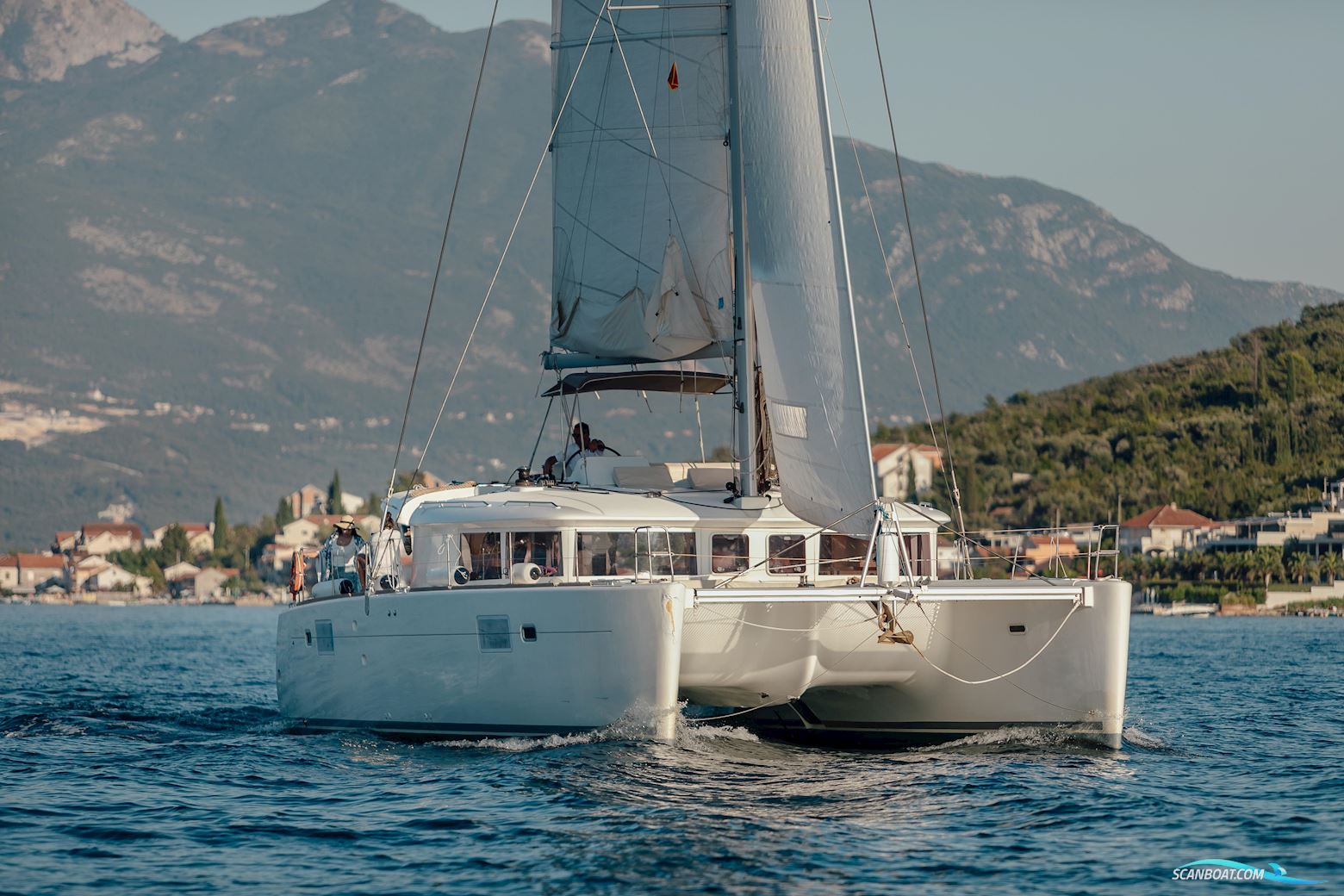 Lagoon 450 Flerskrogsbåd 2013, med Yanmar motor, Montenegro