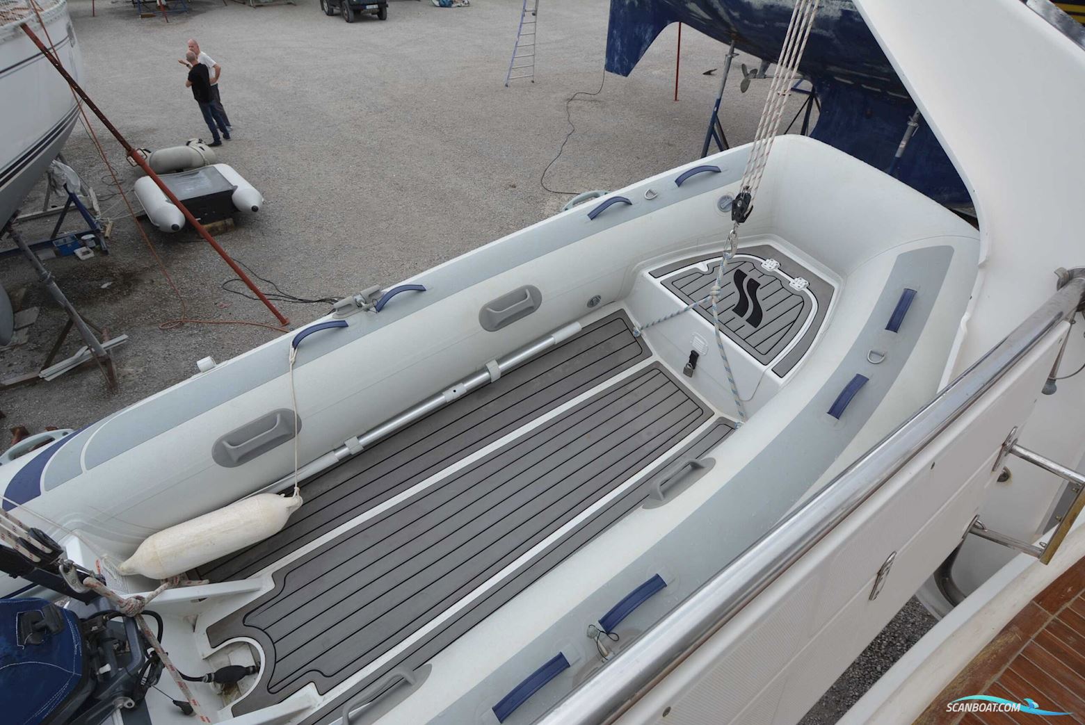 LEOPARD 47 POWER CRUISER