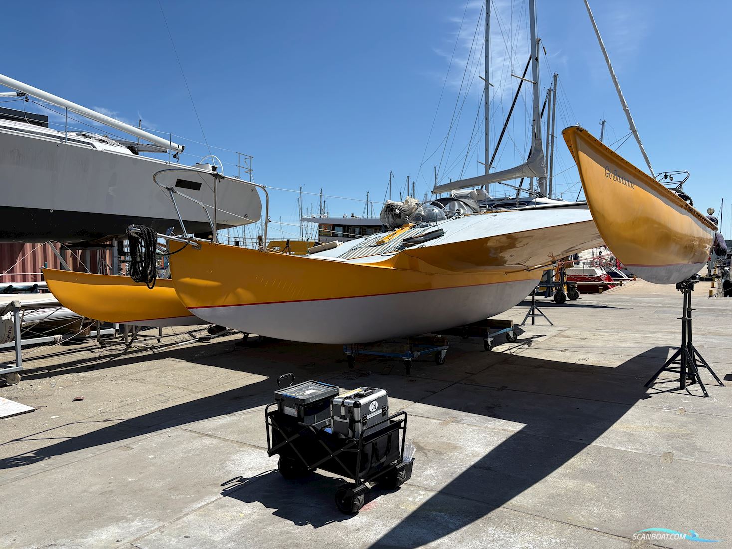 Newick Val Trimaran Flerskrogsbåd 1980, med 2022 - Yamaha 8hp ‘High Trust’ motor, Polen