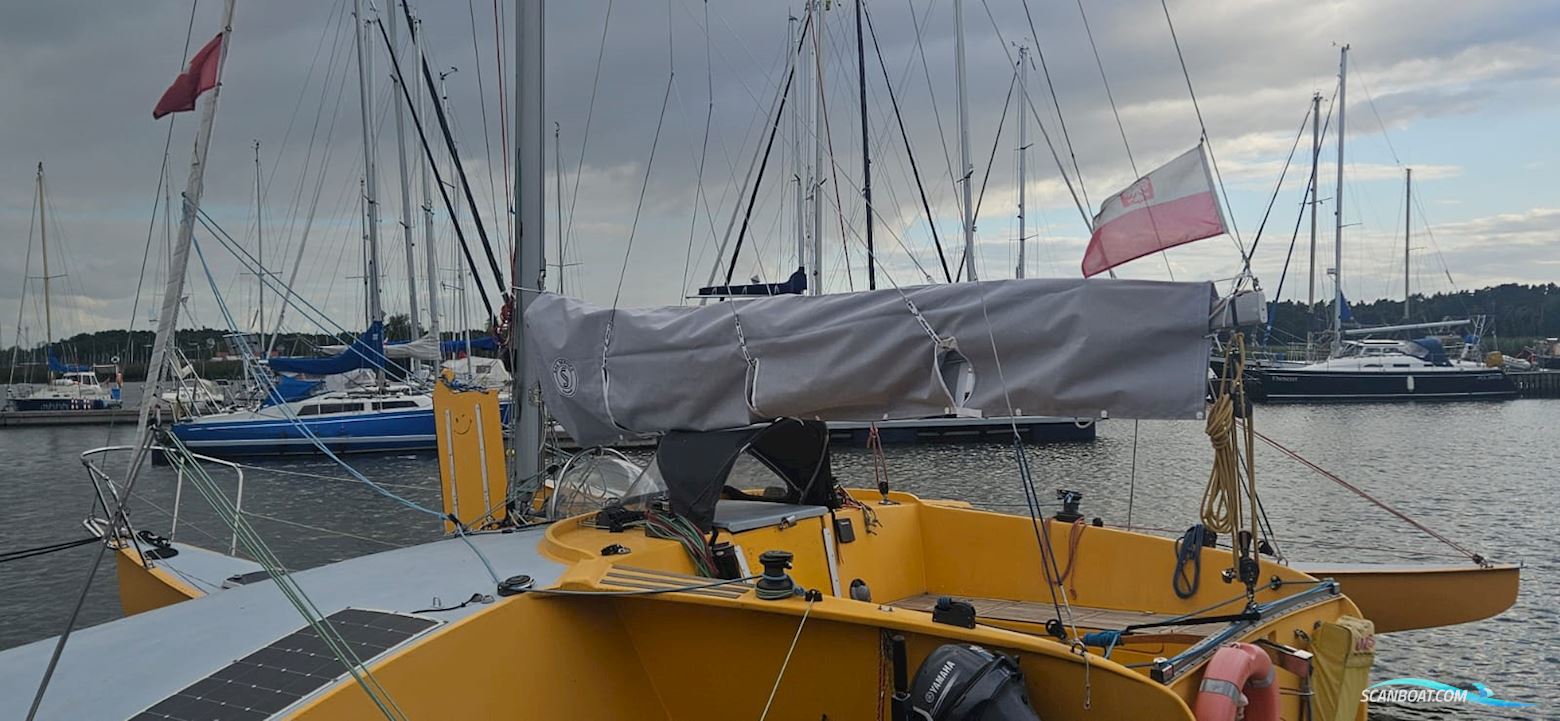Newick Val Trimaran Flerskrogsbåd 1980, med 2022 - Yamaha 8hp ‘High Trust’ motor, Polen