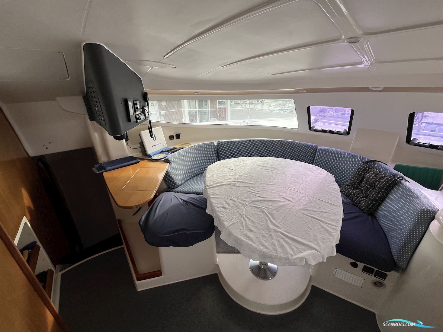 Athena38 Fountaine Pajot