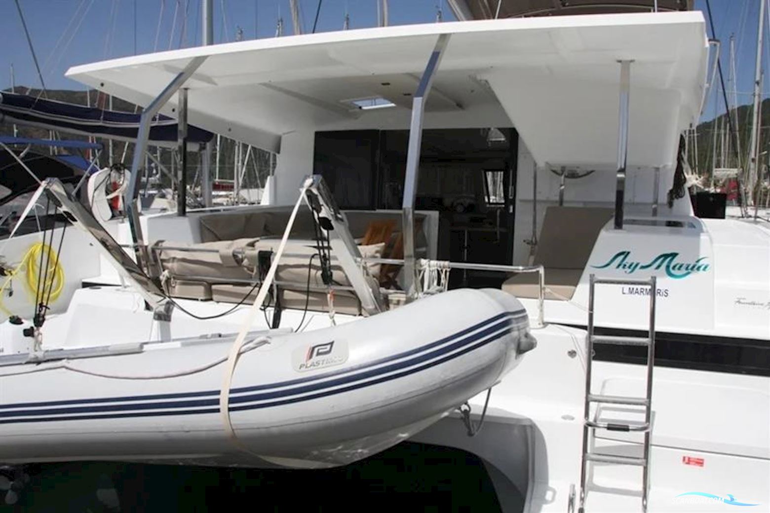 Fountaine Pajot Lucia 40
