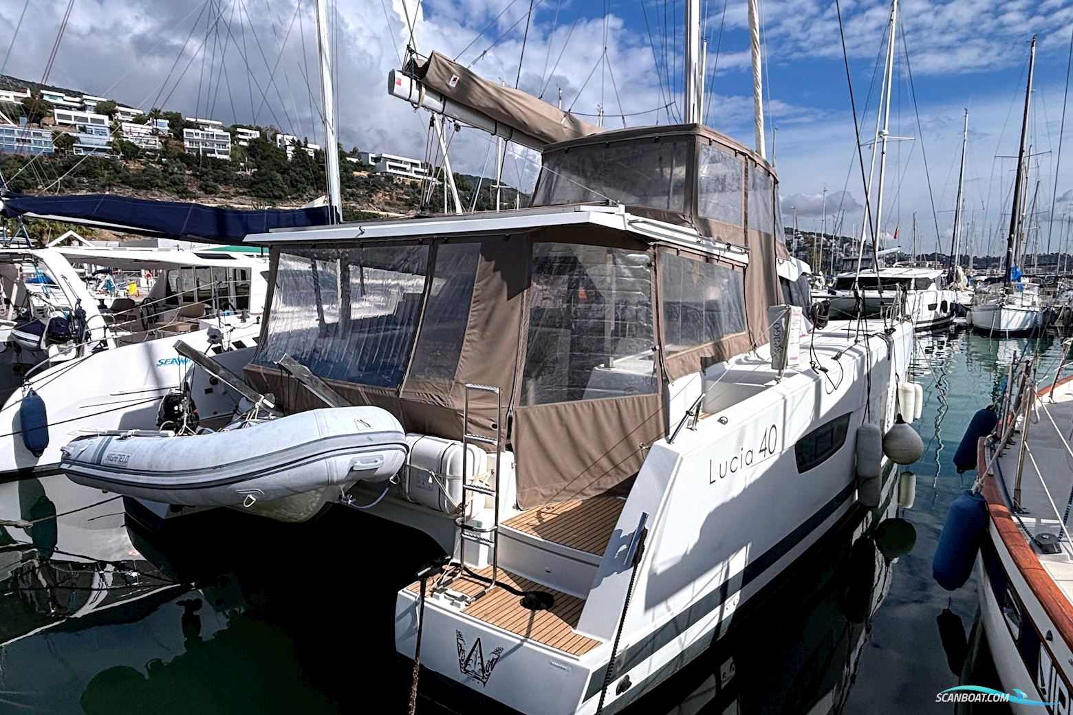 Fountaine Pajot Lucia 40