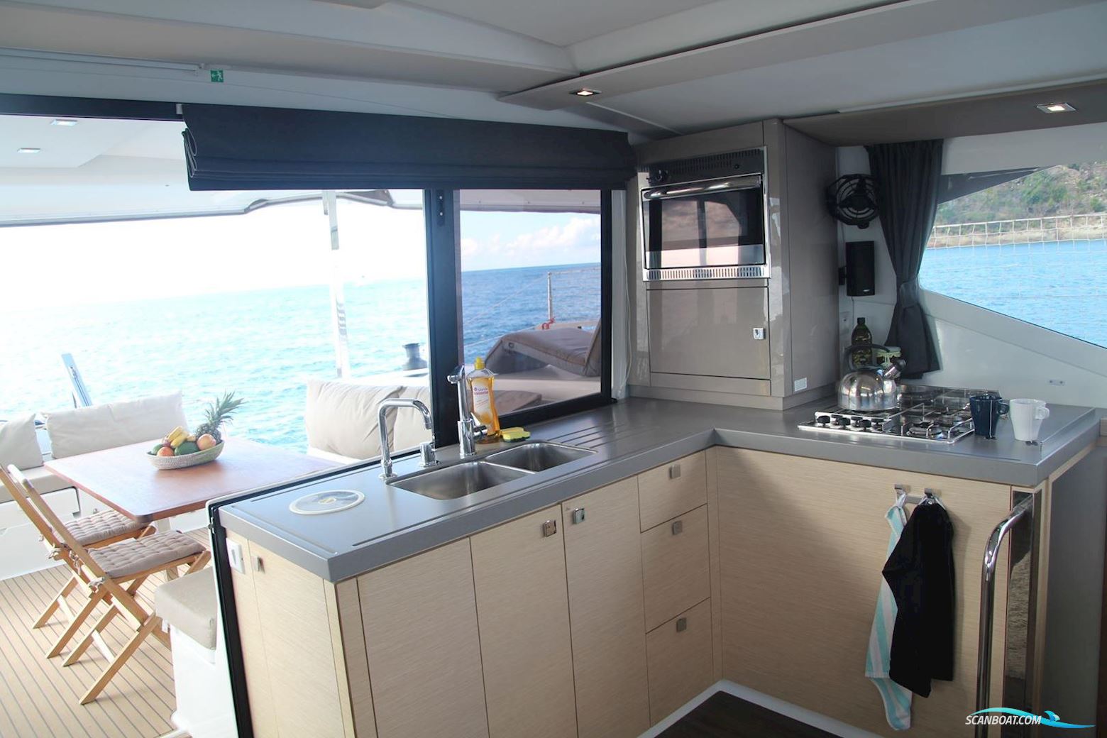 Fountaine Pajot Lucia 40