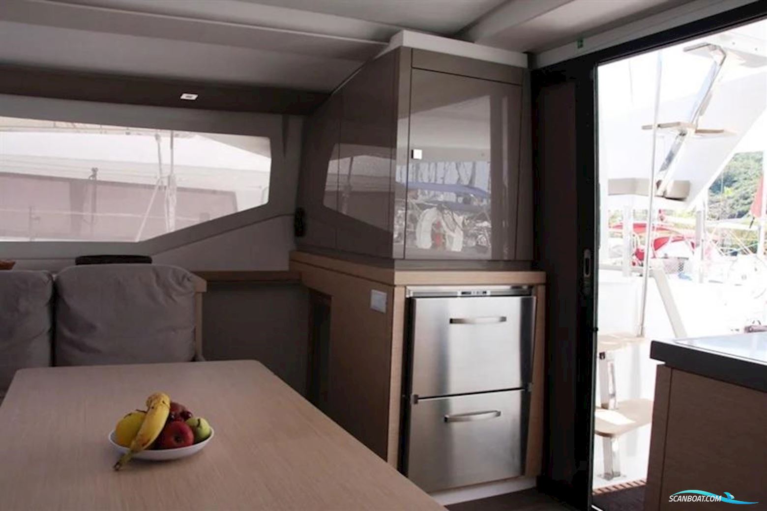 Fountaine Pajot Lucia 40