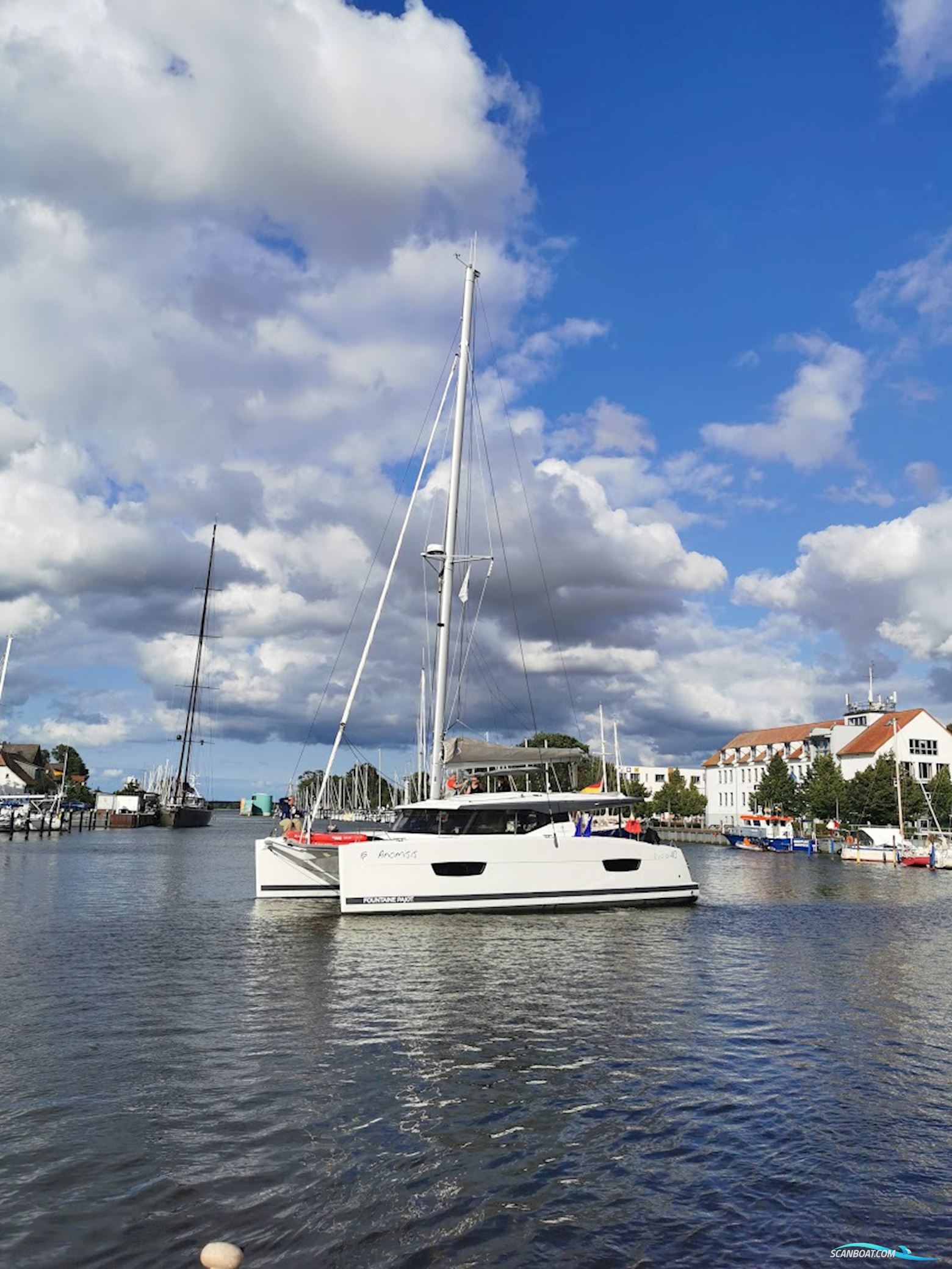 Fountaine Pajot Lucia 40
