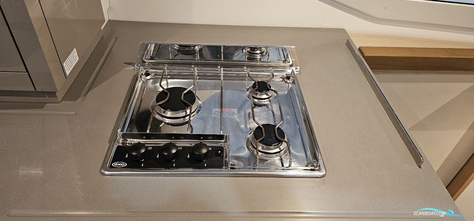 Fountaine Pajot Lucia 40