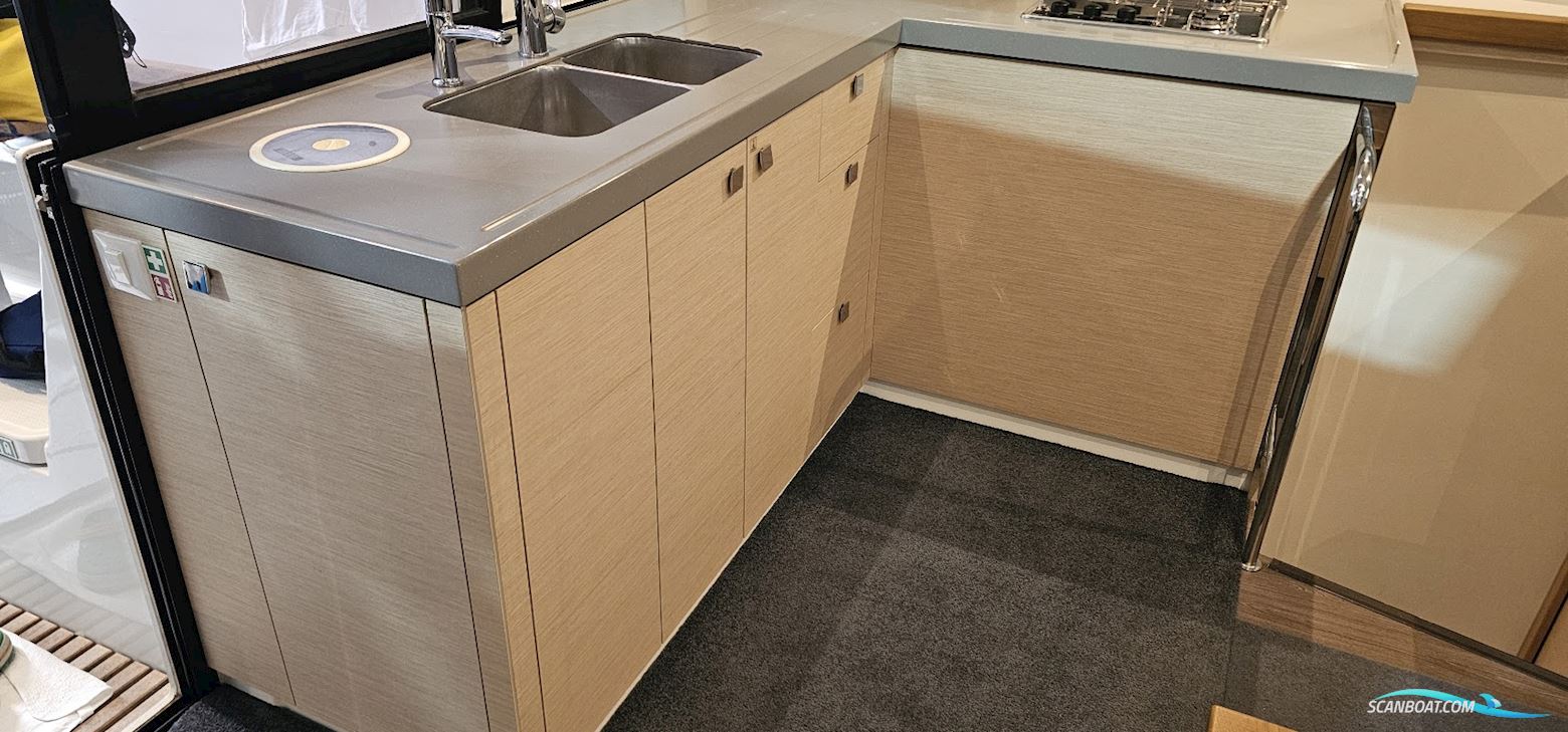 Fountaine Pajot Lucia 40