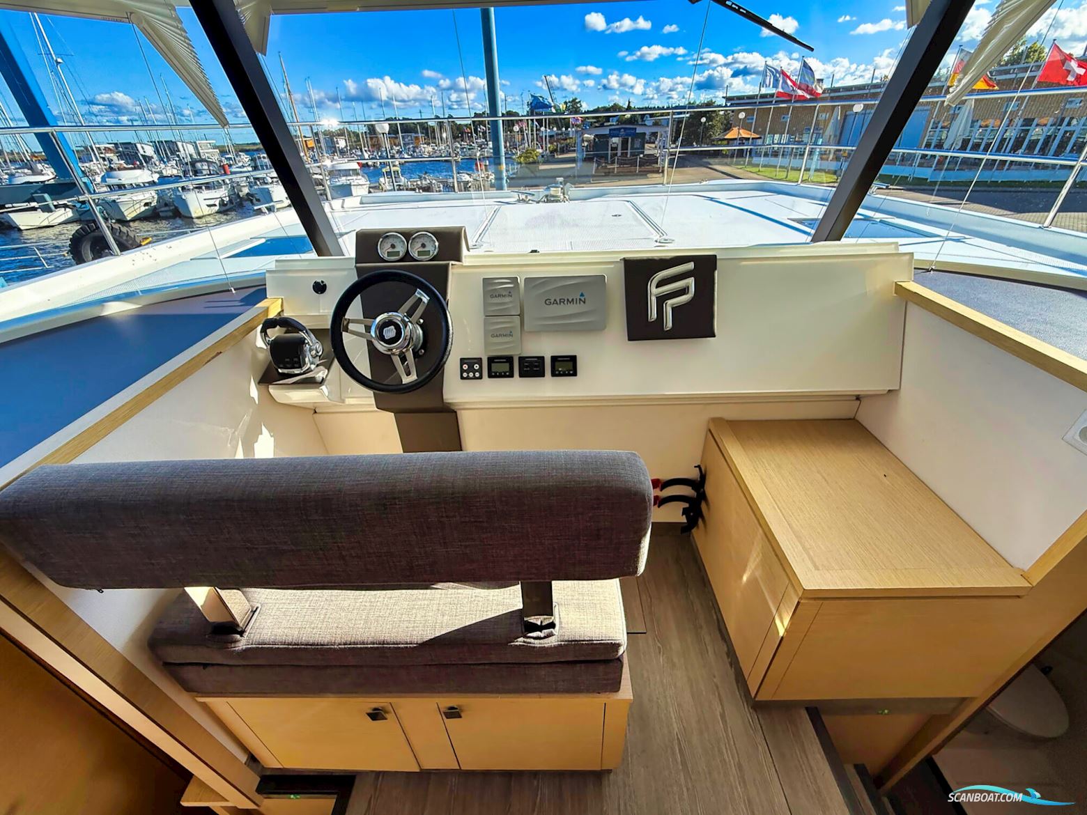 Fountaine Payot Motorcatamaran MY 37