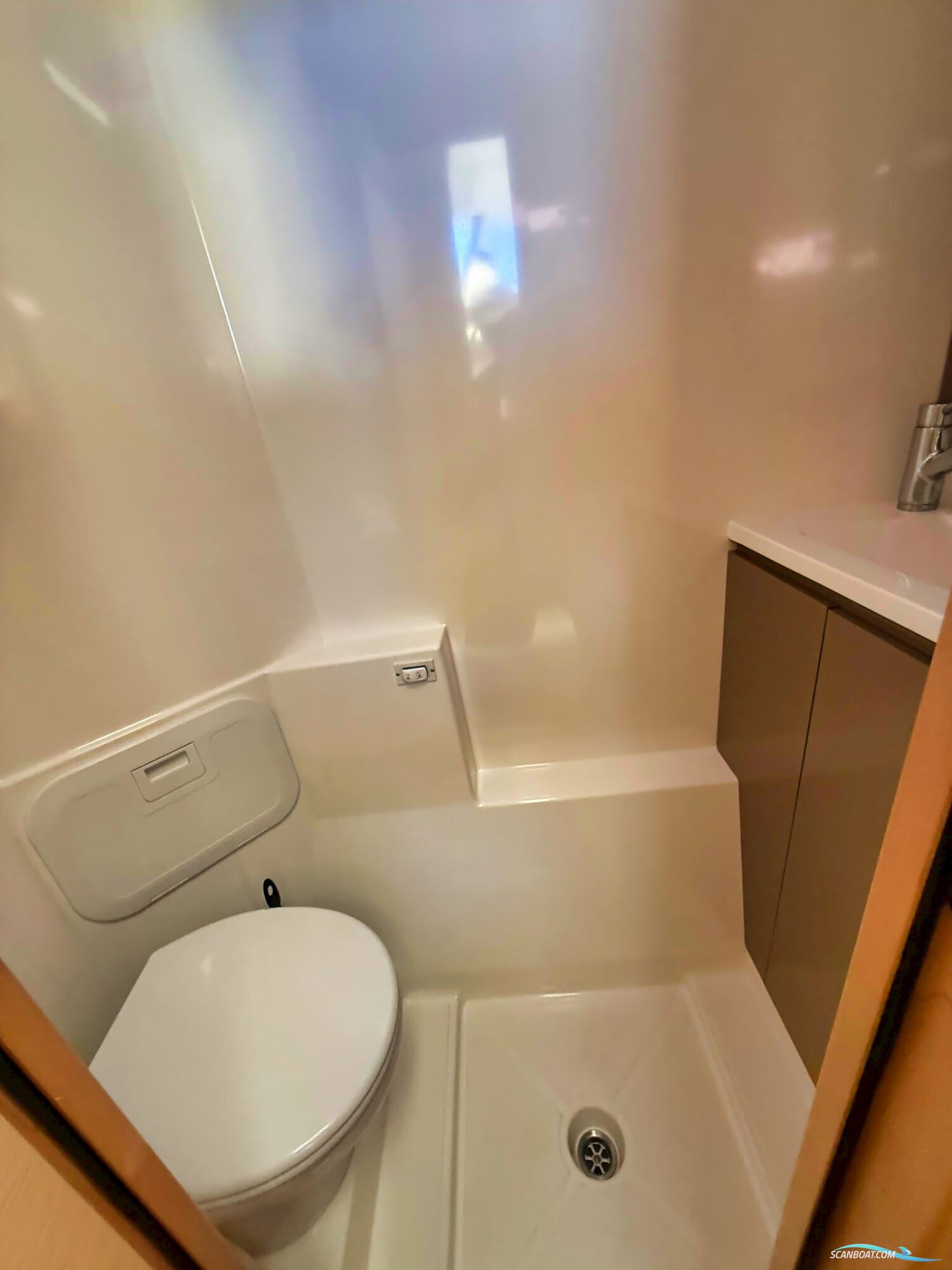 Fountaine Payot Motorcatamaran MY 37