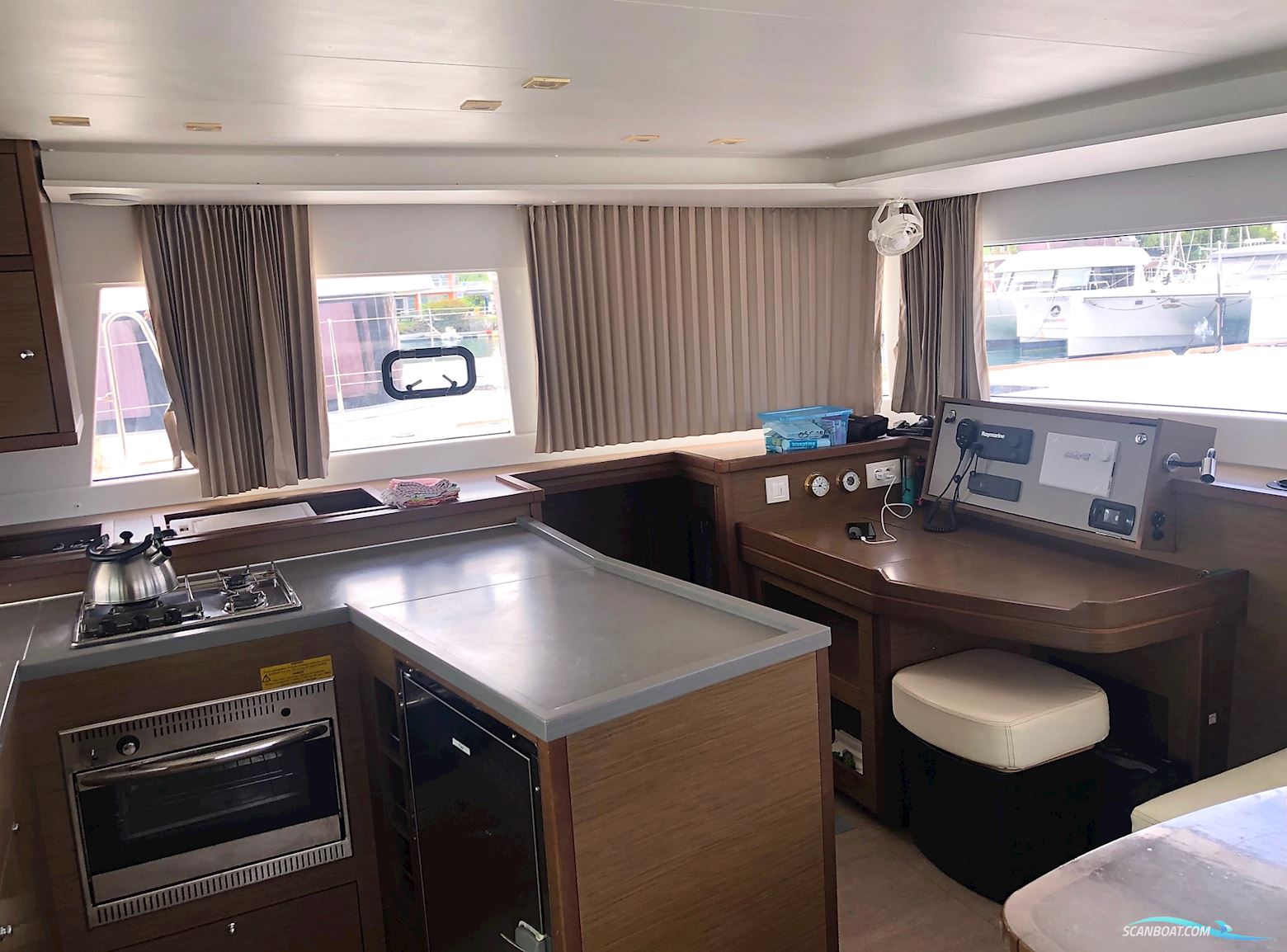 LAGOON  450