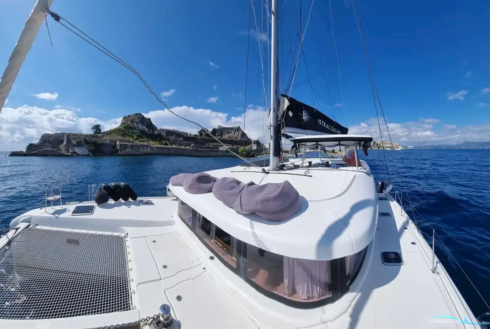 Lagoon 42