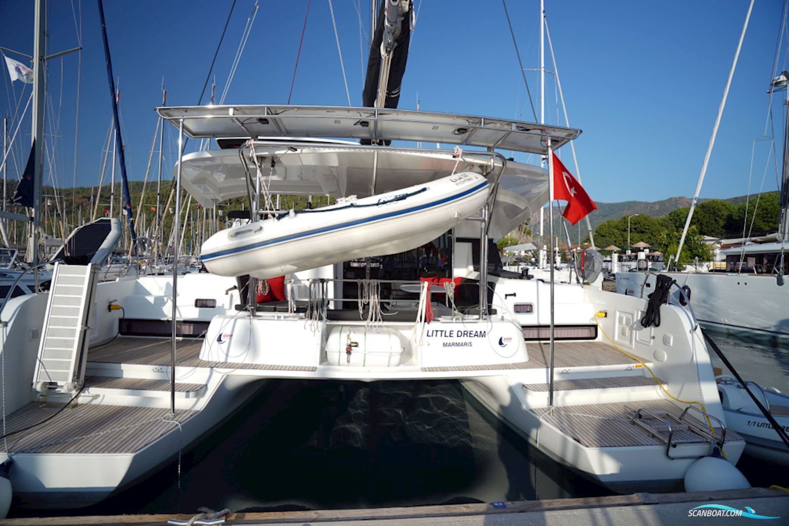 Lagoon 42