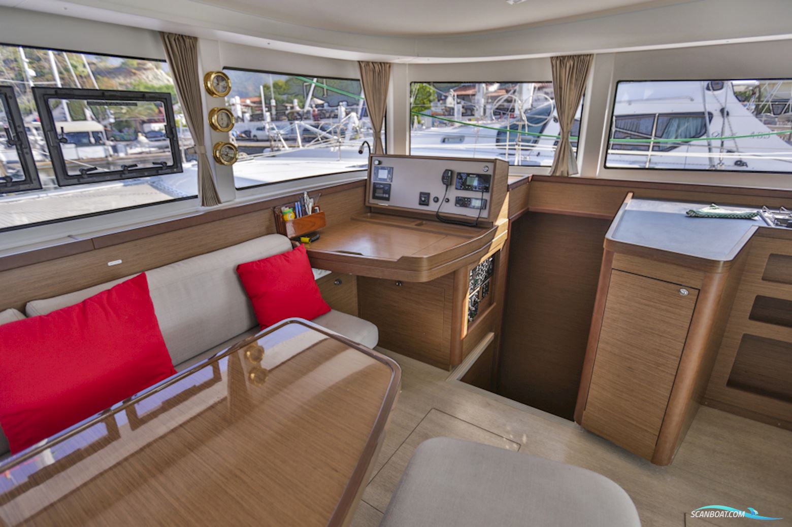 Lagoon 42