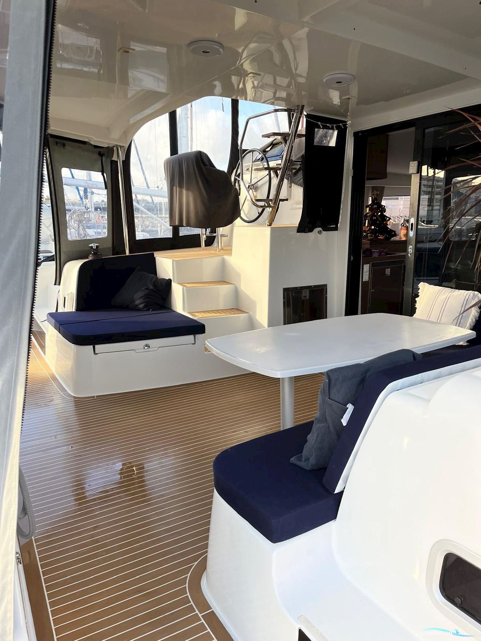 Lagoon 42