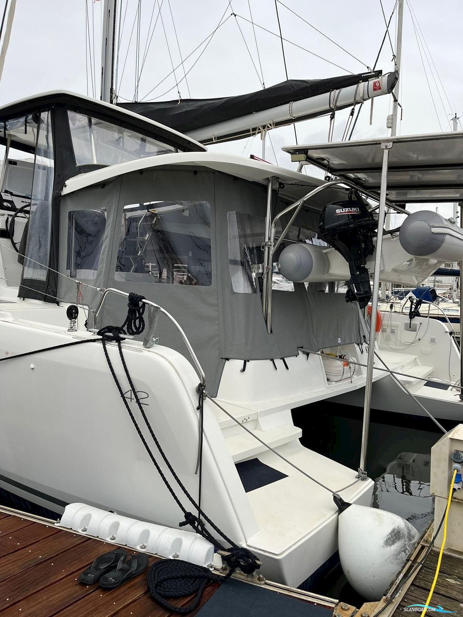Lagoon 42