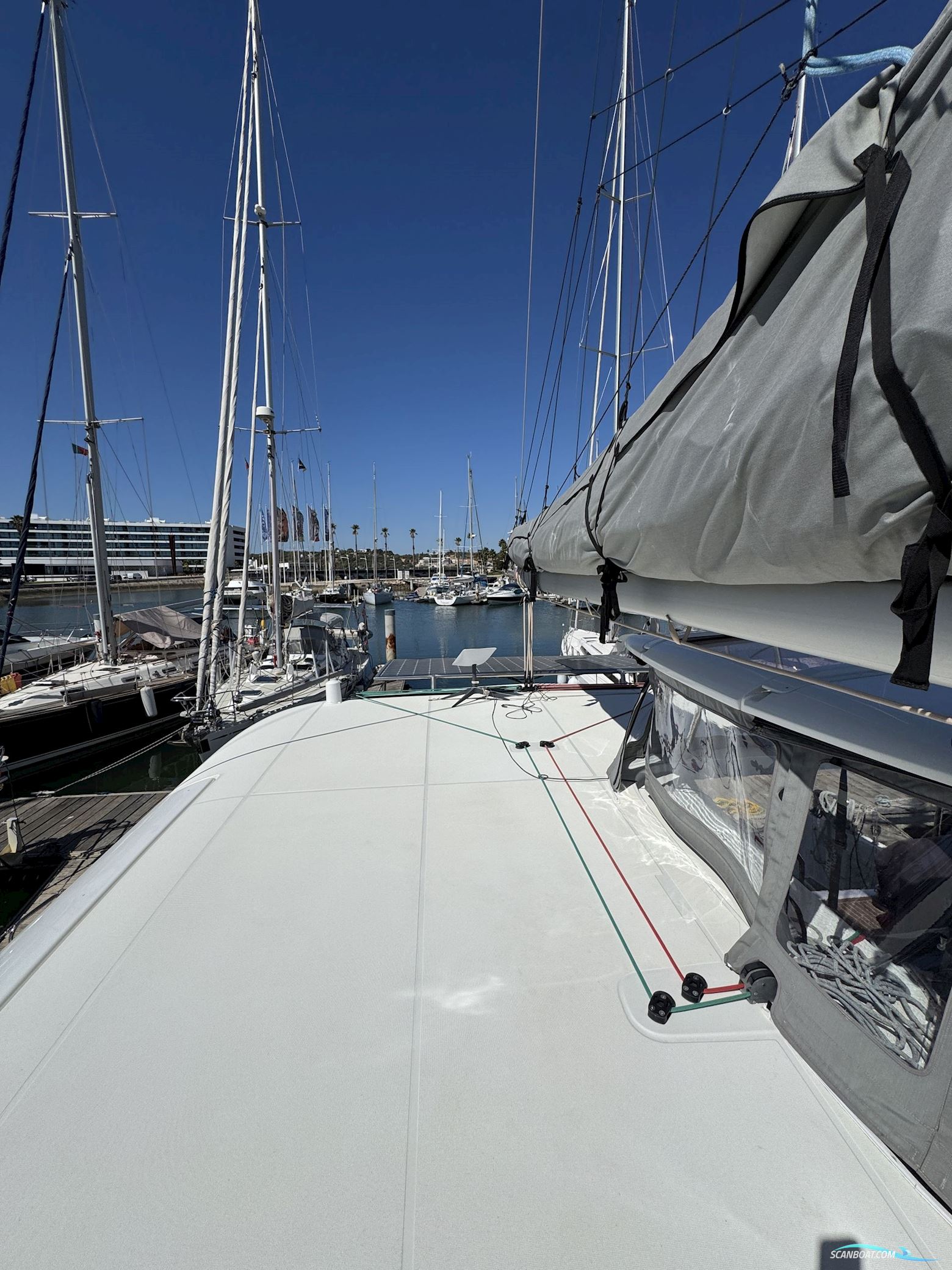 Lagoon 42