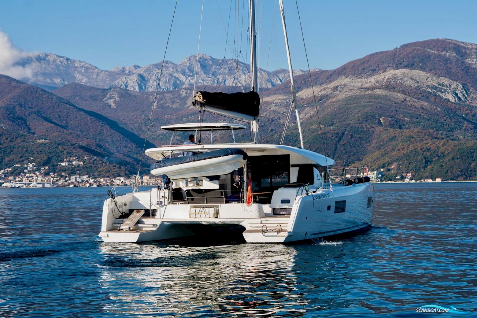 Lagoon 42