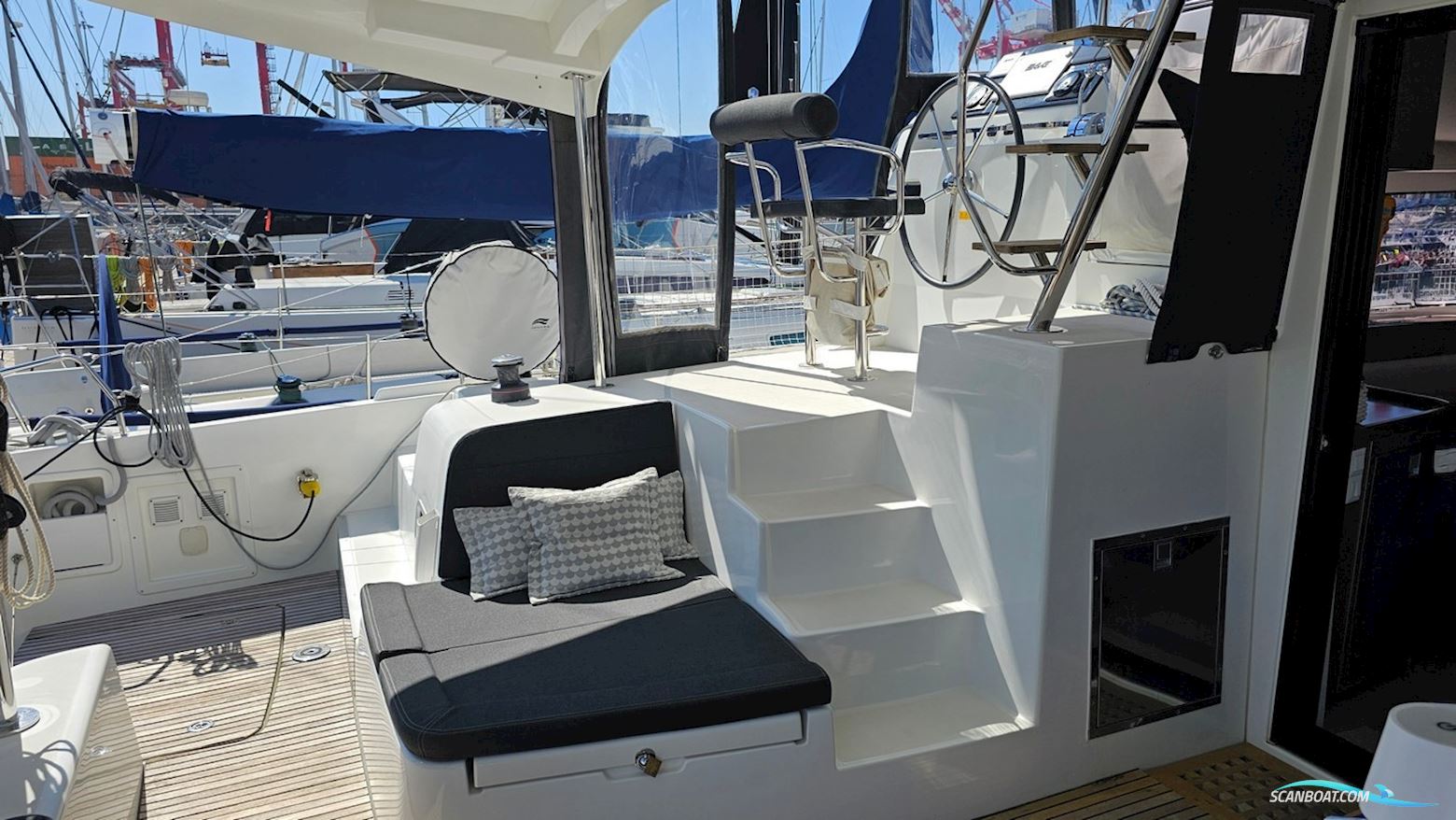 Lagoon 42