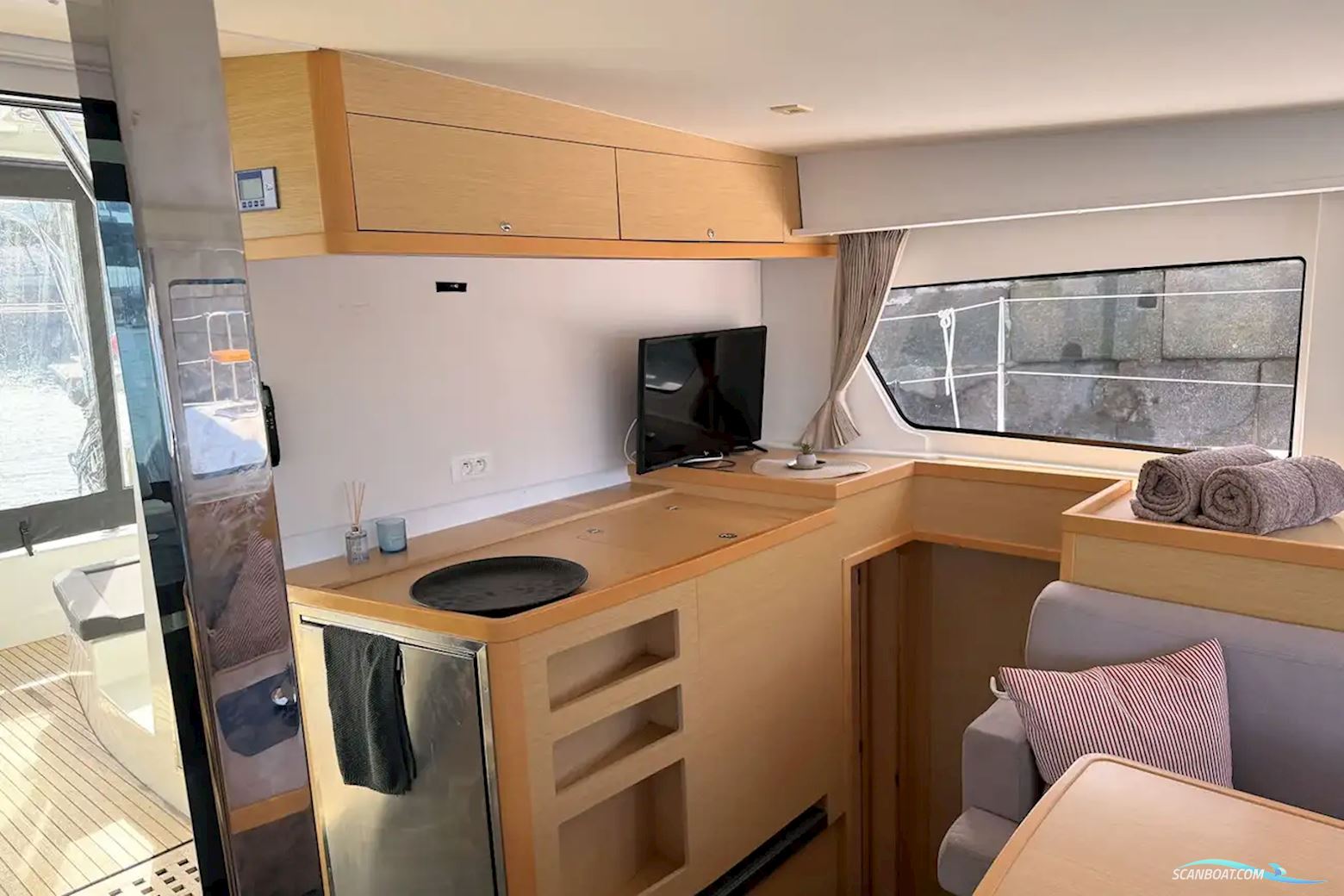 Lagoon 42