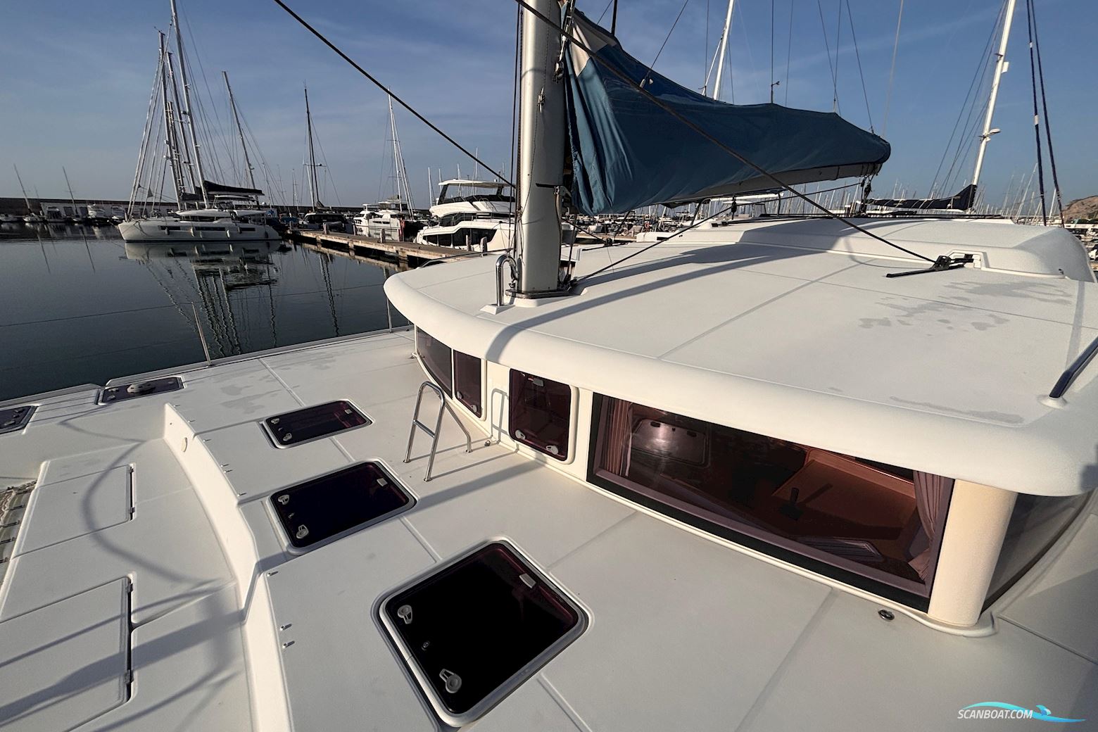 Lagoon 421