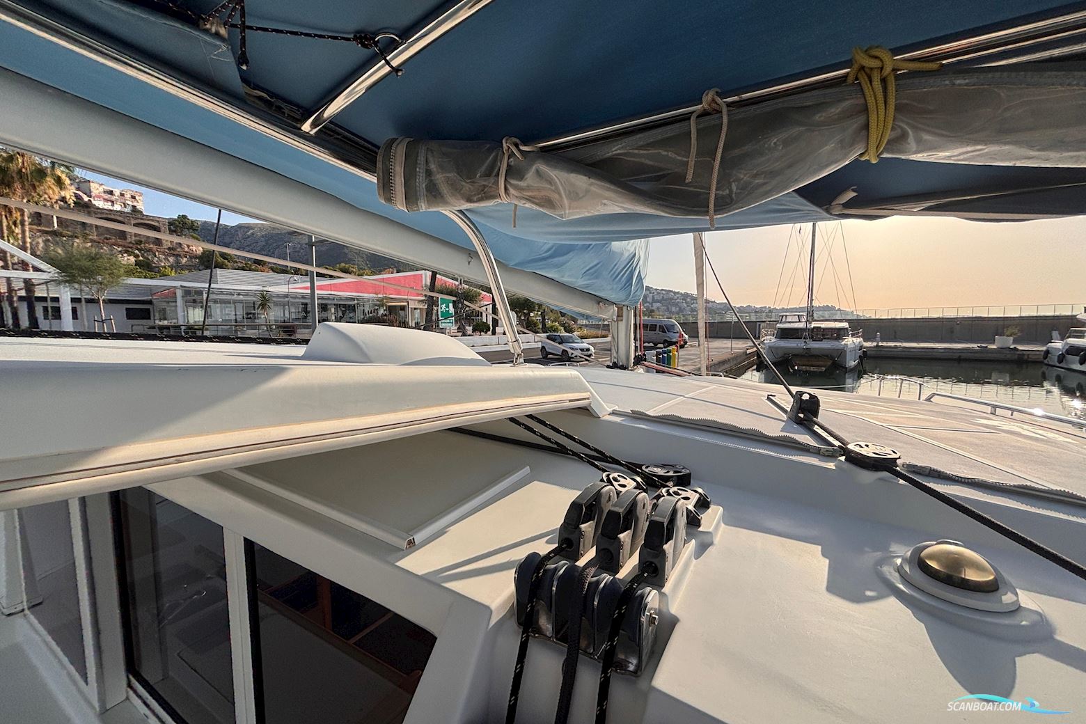 Lagoon 421