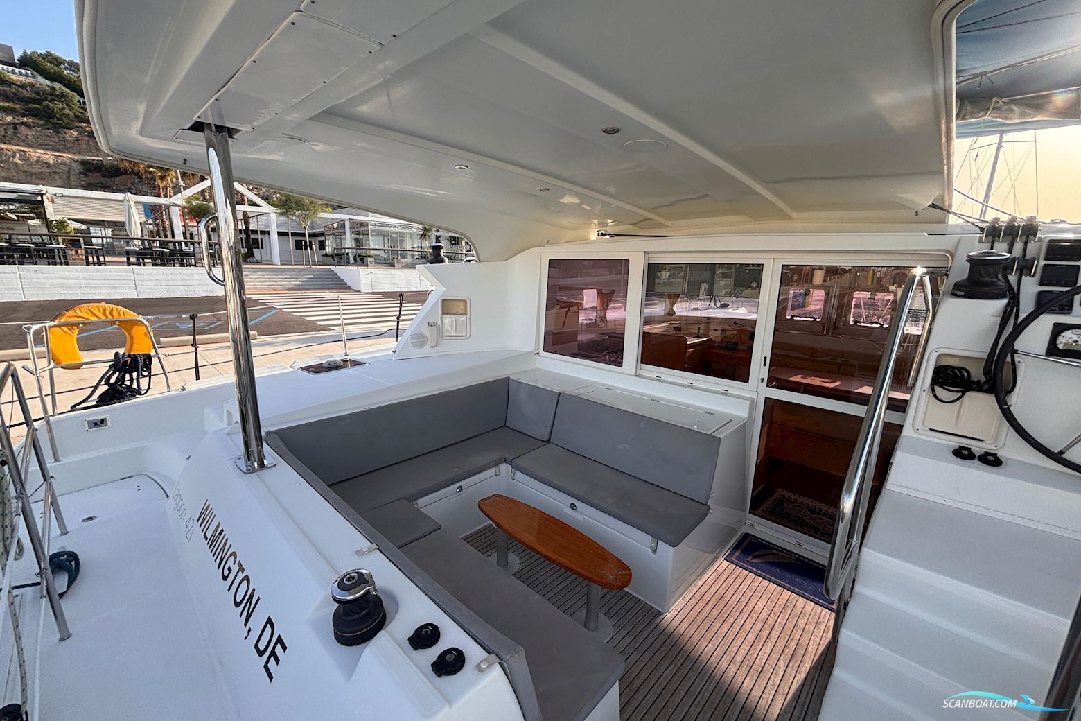 Lagoon 421