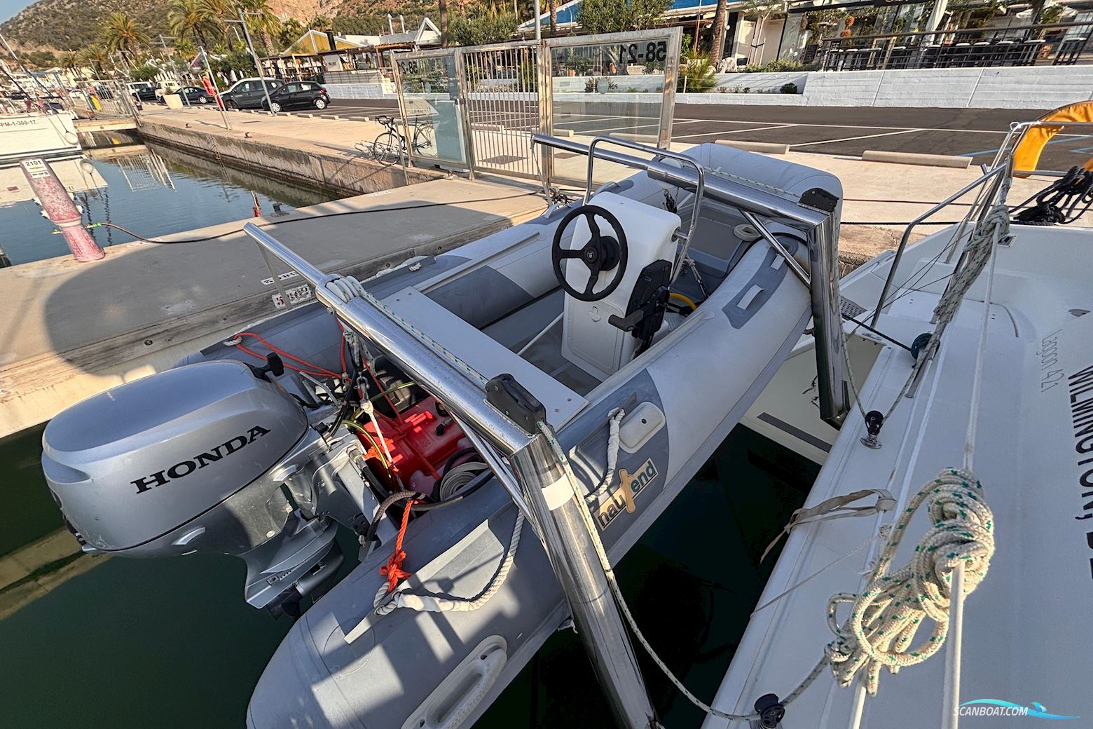 Lagoon 421